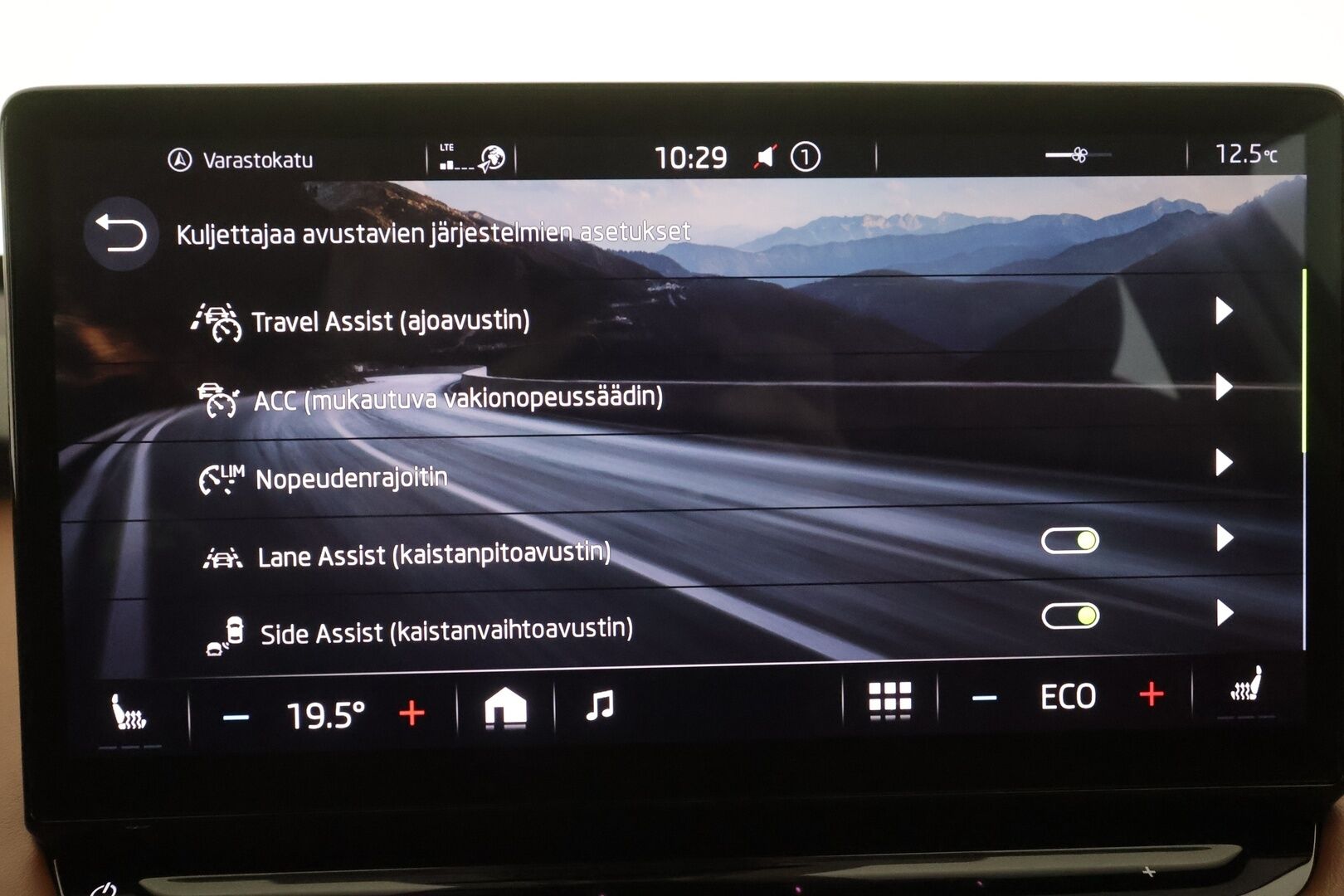 Skoda Enyaq 2023 Coupe 80x 4x4 Style iV - | ACC | ILP | Koukku | Skoda crystal Matrix-LED | Lasikatto | HUD | Canton | Muistipenkit | 360-Kamera | Nahat | Keyless | Suomi-auto | Kahdet Renkaat |