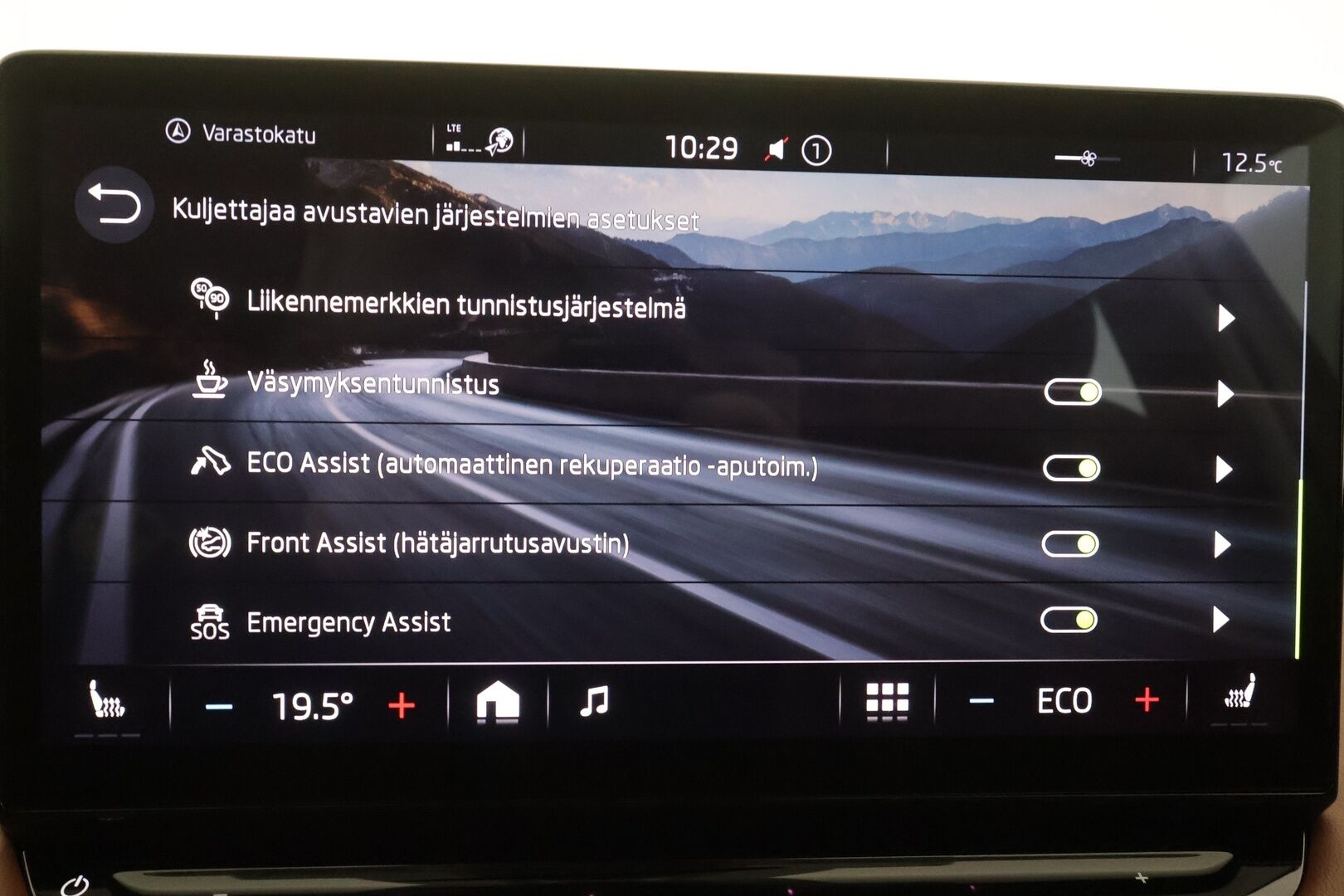 Skoda Enyaq 2023 Coupe 80x 4x4 Style iV - | ACC | ILP | Koukku | Skoda crystal Matrix-LED | Lasikatto | HUD | Canton | Muistipenkit | 360-Kamera | Nahat | Keyless | Suomi-auto | Kahdet Renkaat |