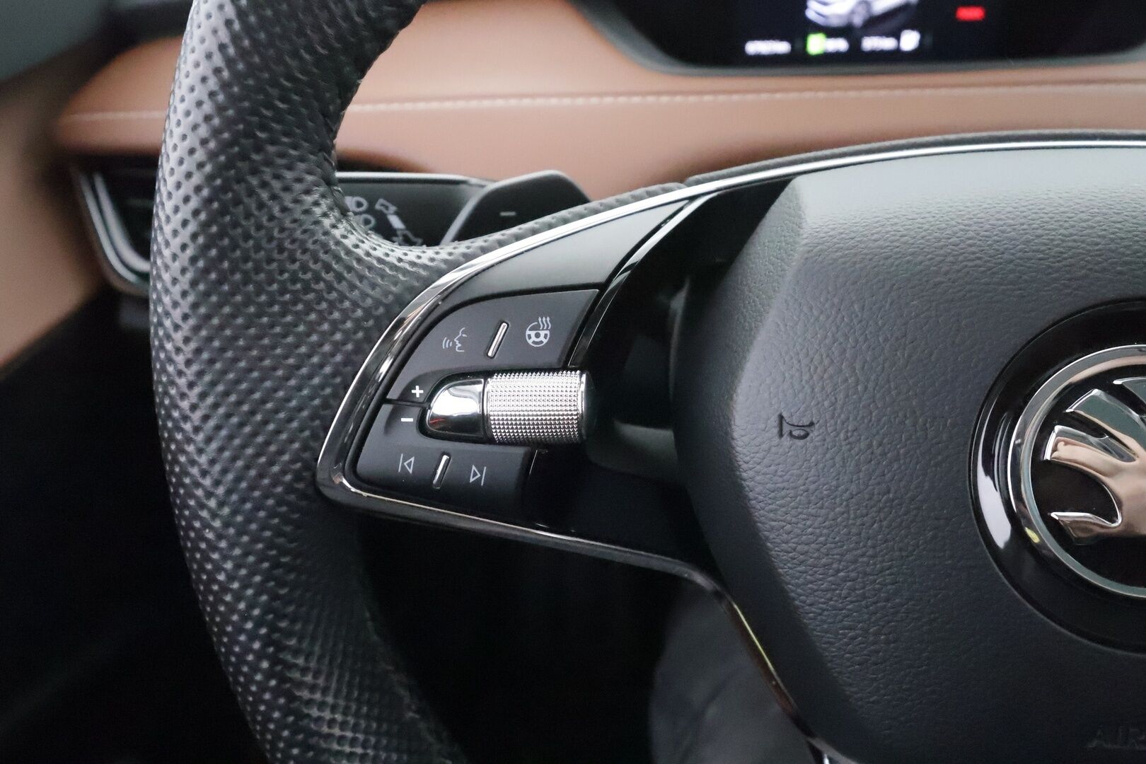 Skoda Enyaq 2023 Coupe 80x 4x4 Style iV - | ACC | ILP | Koukku | Skoda crystal Matrix-LED | Lasikatto | HUD | Canton | Muistipenkit | 360-Kamera | Nahat | Keyless | Suomi-auto | Kahdet Renkaat |