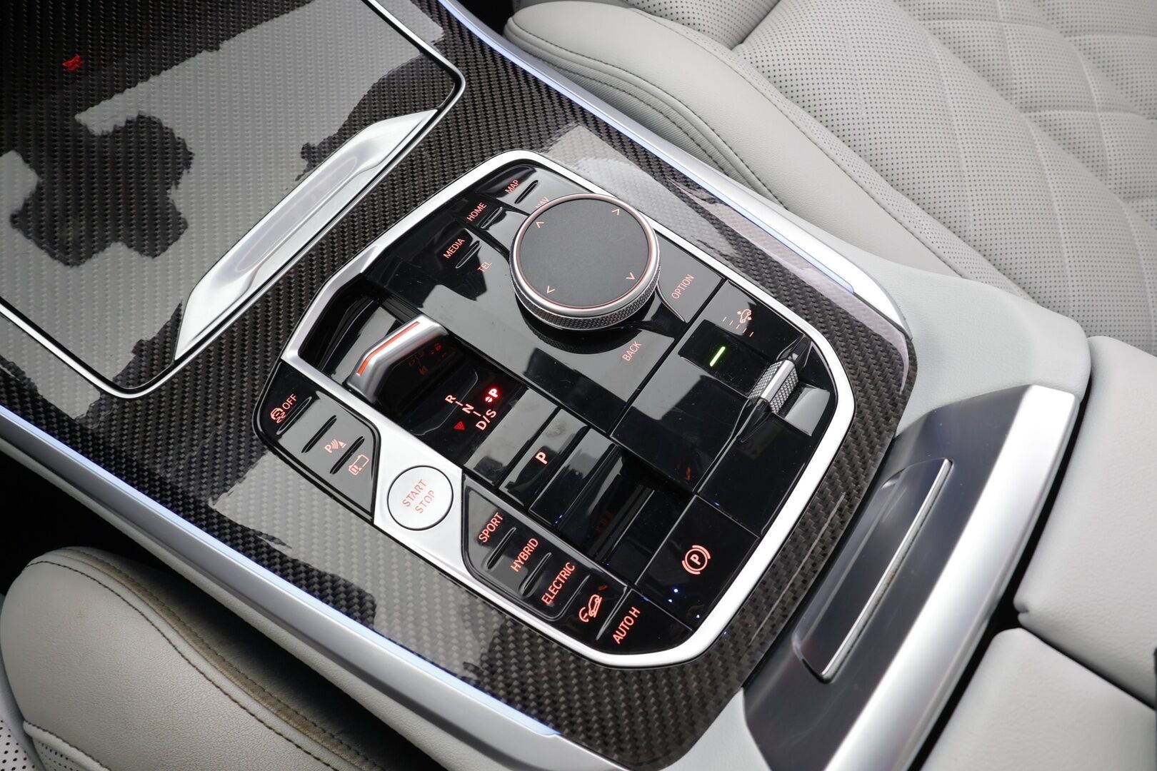 BMW X5 2024 G05 xDrive50e A Charged Edition M Sport * HUD / Panorama / H&K / Koukku / Ilma-alusta / Adapt.LED / 360° / Muistipenkki * - Comfort Access / Facelift / Vakkari / Suomi-auto / Kahdet renkaat aluvanteilla / Huippuvarusteet - HULLUT AVAJAISHULINAT KORKOTARJOUS 3,29 %