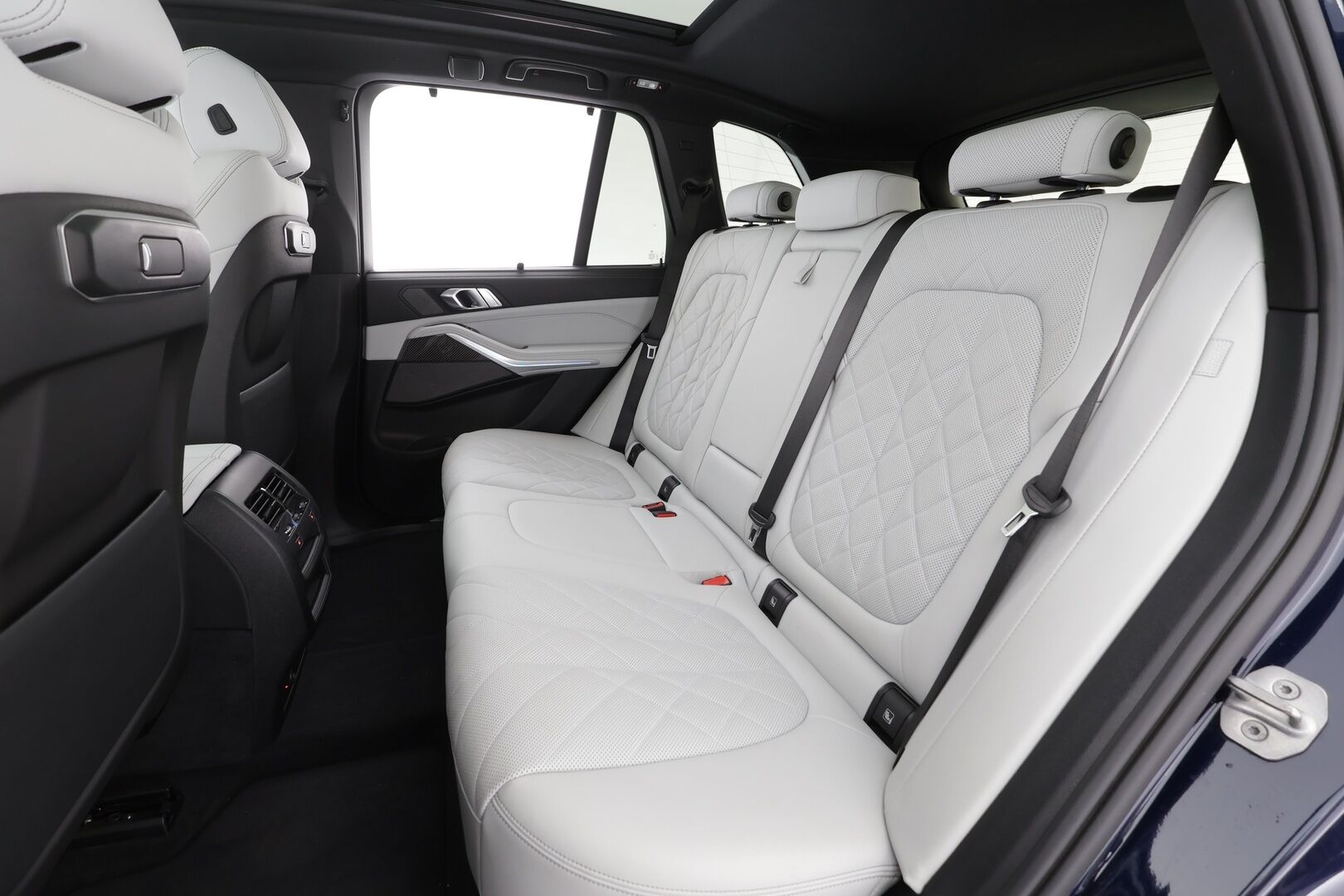 BMW X5 2024 G05 xDrive50e A Charged Edition M Sport * HUD / Panorama / H&K / Koukku / Ilma-alusta / Adapt.LED / 360° / Muistipenkki * - Comfort Access / Facelift / Vakkari / Suomi-auto / Kahdet renkaat aluvanteilla / Huippuvarusteet - HULLUT AVAJAISHULINAT KORKOTARJOUS 3,29 %