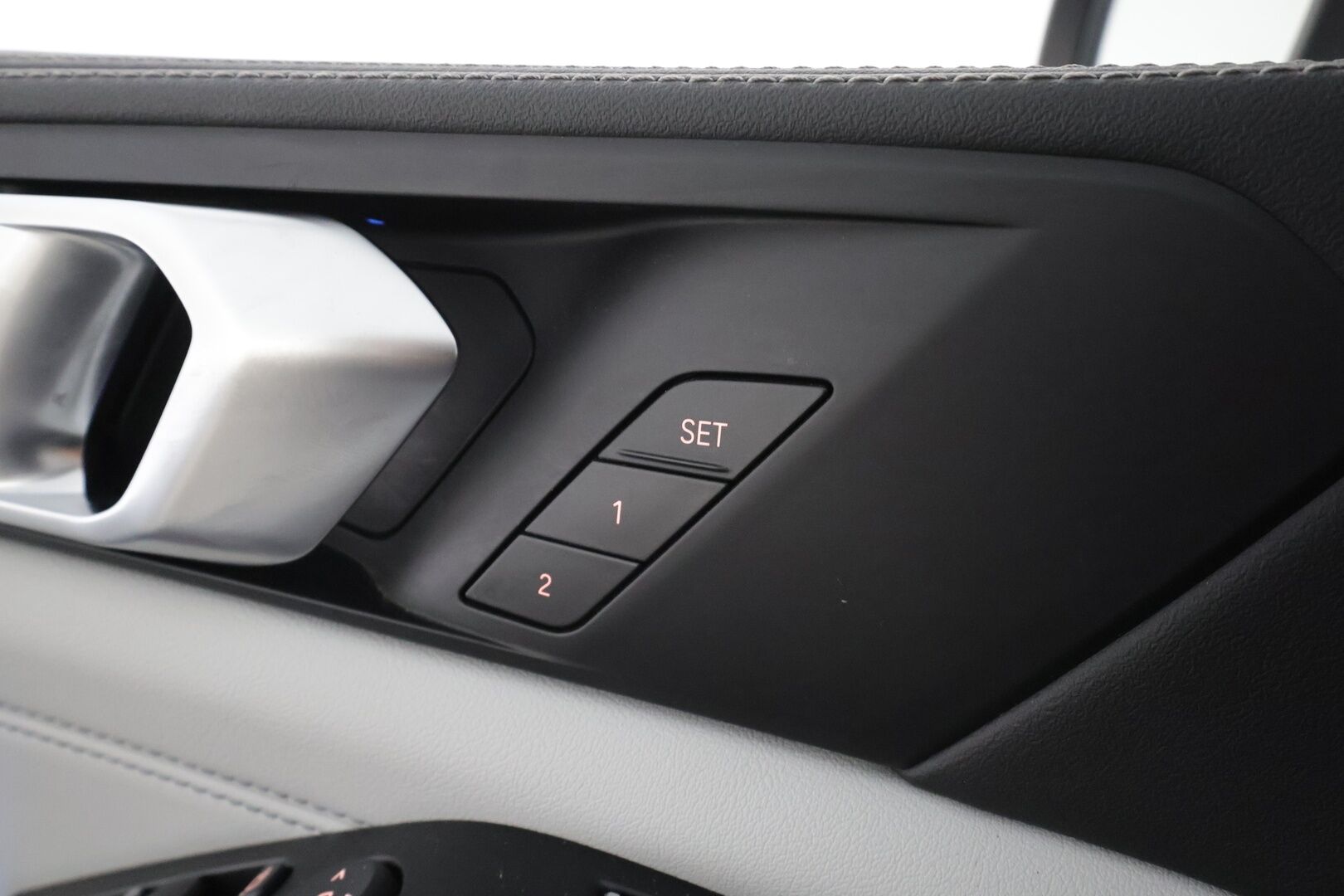 BMW X5 2024 G05 xDrive50e A Charged Edition M Sport * HUD / Panorama / H&K / Koukku / Ilma-alusta / Adapt.LED / 360° / Muistipenkki * - Comfort Access / Facelift / Vakkari / Suomi-auto / Kahdet renkaat aluvanteilla / Huippuvarusteet - HULLUT AVAJAISHULINAT KORKOTARJOUS 3,29 %