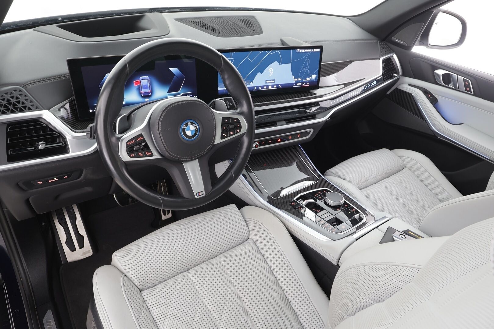 BMW X5 2024 G05 xDrive50e A Charged Edition M Sport * HUD / Panorama / H&K / Koukku / Ilma-alusta / Adapt.LED / 360° / Muistipenkki * - Comfort Access / Facelift / Vakkari / Suomi-auto / Kahdet renkaat aluvanteilla / Huippuvarusteet - HULLUT AVAJAISHULINAT KORKOTARJOUS 3,29 %