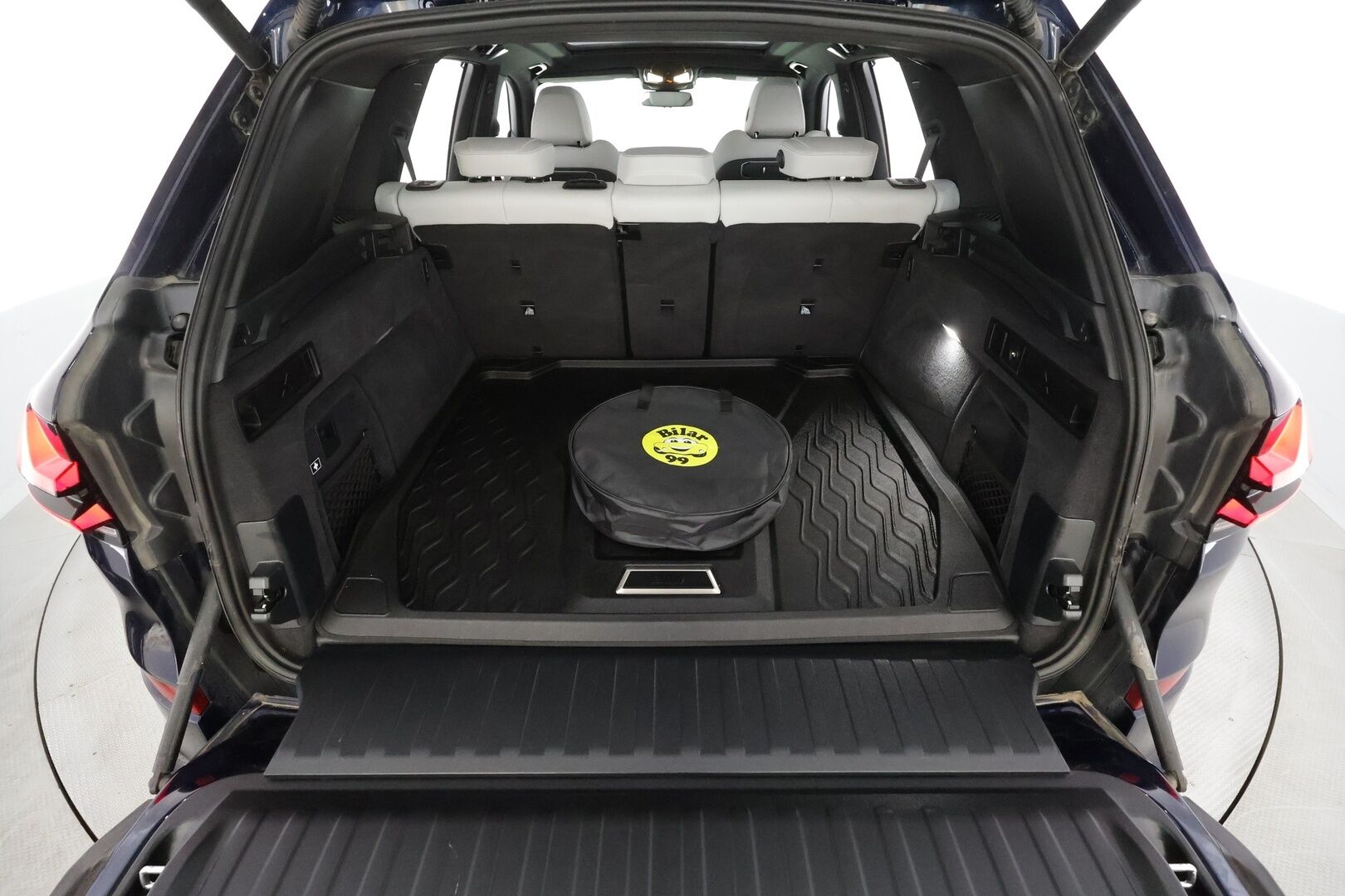 BMW X5 2024 G05 xDrive50e A Charged Edition M Sport * HUD / Panorama / H&K / Koukku / Ilma-alusta / Adapt.LED / 360° / Muistipenkki * - Comfort Access / Facelift / Vakkari / Suomi-auto / Kahdet renkaat aluvanteilla / Huippuvarusteet - HULLUT AVAJAISHULINAT KORKOTARJOUS 3,29 %