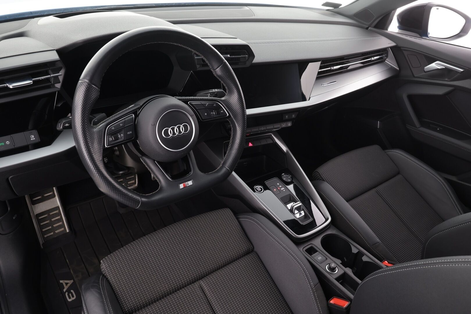 Audi A3 2021 Sportback Business S line 45 TFSI e 180kW S tronic * Bang&Olufsen / HUD / Navi / Sporttipenkit / KeylessGo / Vakkari - Akku kuntotarkastettu! / Kahdet renkaat aluvanteilla / S Line / Juuri tullut Tampereelle! - HULLUT JOULUT KORKOTARJOUS 2,49% 