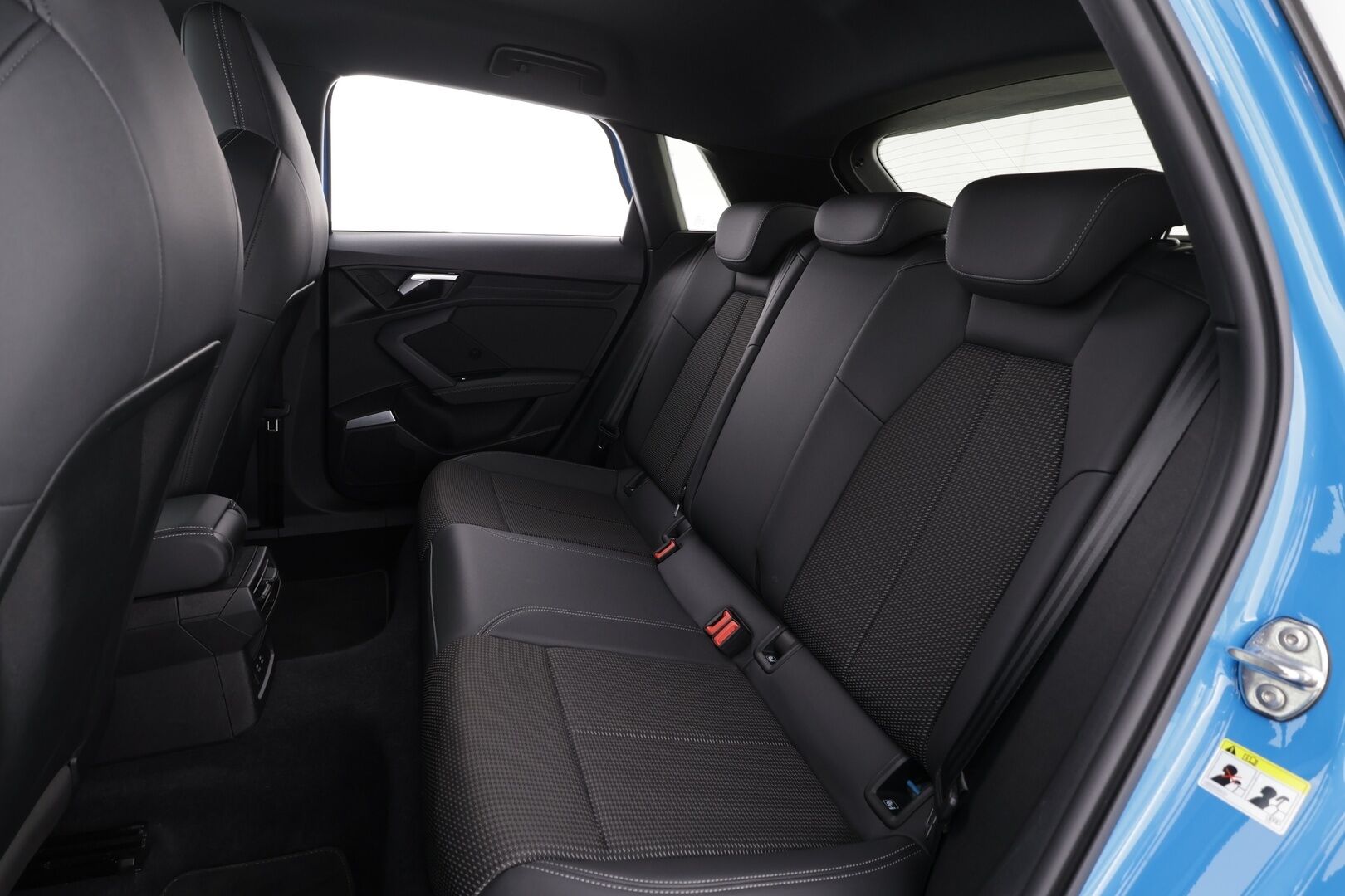 Audi A3 2021 Sportback Business S line 45 TFSI e 180kW S tronic * Bang&Olufsen / HUD / Navi / Sporttipenkit / KeylessGo / Vakkari - Akku kuntotarkastettu! / Kahdet renkaat aluvanteilla / S Line / Juuri tullut Tampereelle! - HULLUT JOULUT KORKOTARJOUS 2,49% 