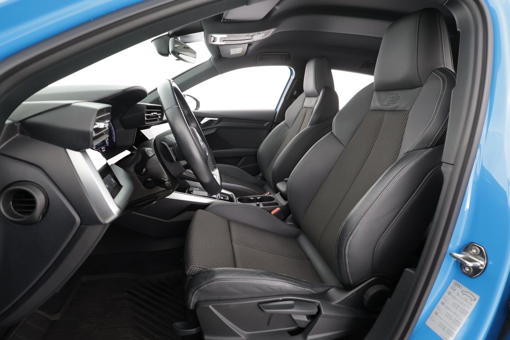 Audi A3 2021 Sportback Business S line 45 TFSI e 180kW S tronic * Bang&Olufsen / HUD / Navi / Sporttipenkit / KeylessGo / Vakkari - Akku kuntotarkastettu! / Kahdet renkaat aluvanteilla / S Line / Juuri tullut Tampereelle! - HULLUT JOULUT KORKOTARJOUS 2,49% 