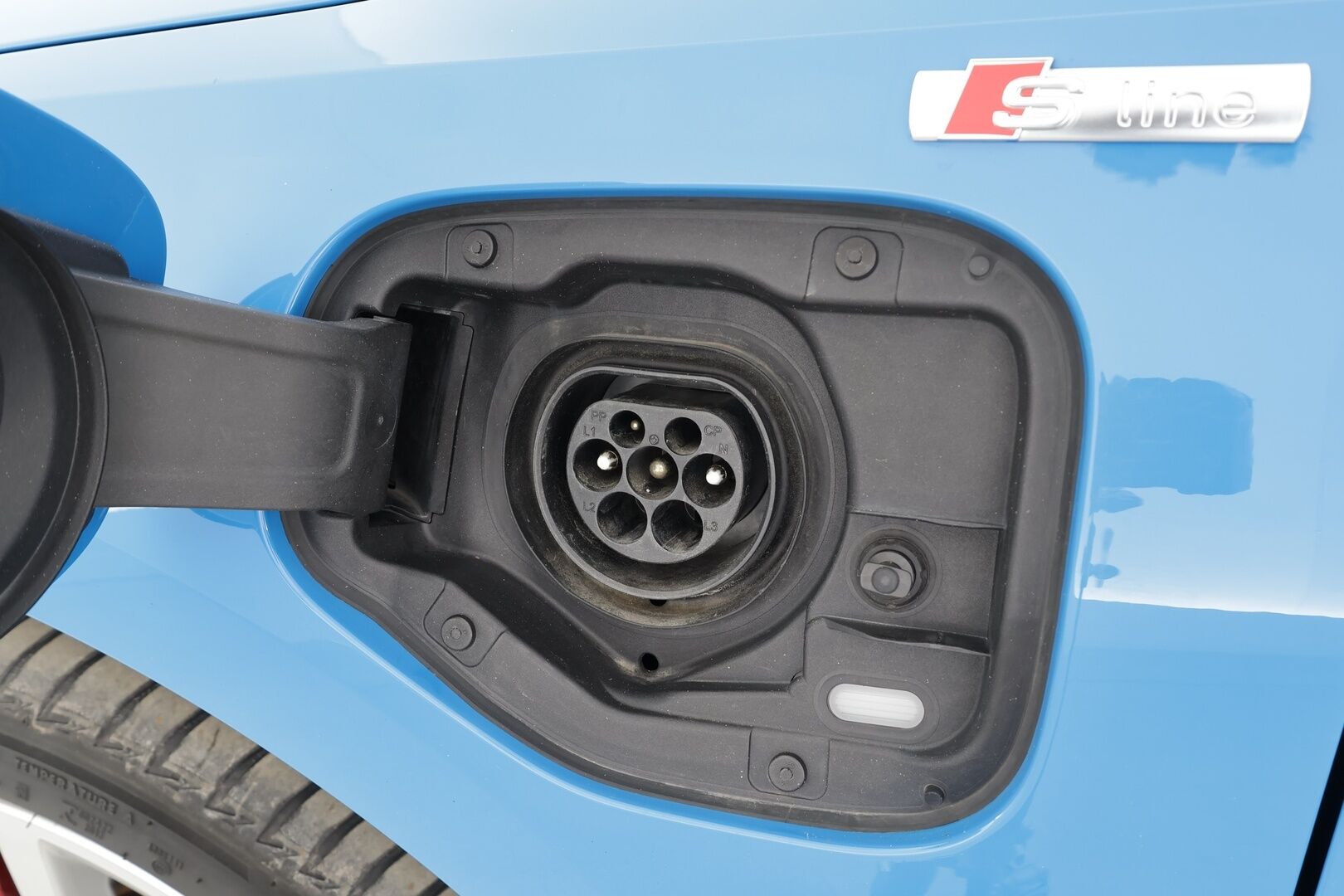 Audi A3 2021 Sportback Business S line 45 TFSI e 180kW S tronic * Bang&Olufsen / HUD / Navi / Sporttipenkit / KeylessGo / Vakkari - Akku kuntotarkastettu! / Kahdet renkaat aluvanteilla / S Line / Juuri tullut Tampereelle! - HULLUT JOULUT KORKOTARJOUS 2,49% 