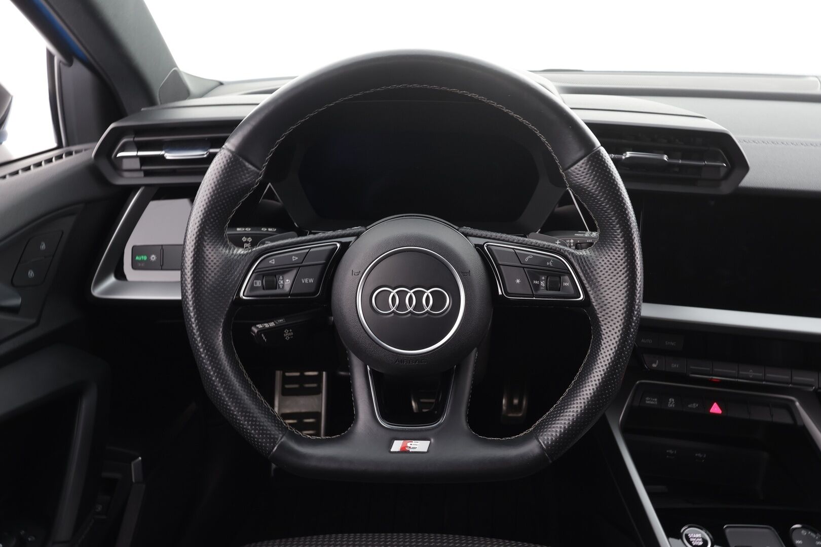 Audi A3 2021 Sportback Business S line 45 TFSI e 180kW S tronic * Bang&Olufsen / HUD / Navi / Sporttipenkit / KeylessGo / Vakkari - Akku kuntotarkastettu! / Kahdet renkaat aluvanteilla / S Line / Juuri tullut Tampereelle! - HULLUT JOULUT KORKOTARJOUS 2,49% 