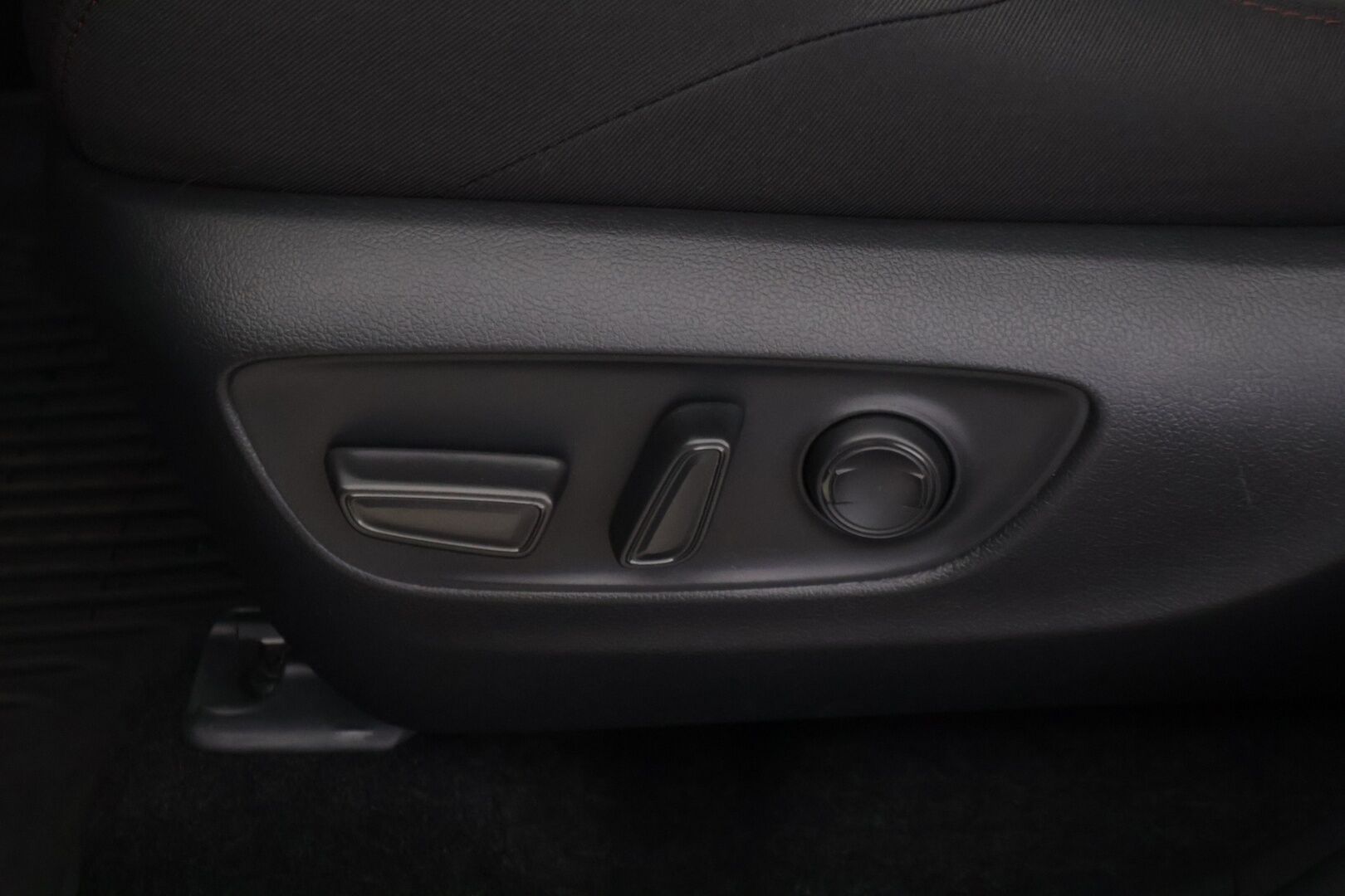 Toyota RAV4 Plug-in 2023 Hybrid 2,5 AWD-i Active Plus Edition *ACC / Ratinlämmitin / Koukku / Lasinlämmitin / Lohko+ sisä / P.kamera* - *Tyylikäs / Luotettava / Neliveto* - HULLUT VÄLIPÄIVÄT KORKOTARJOUS 2,49%