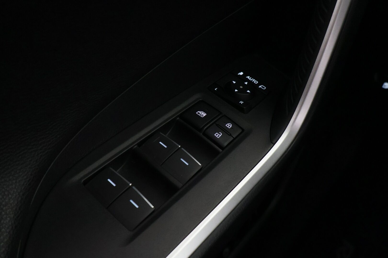 Toyota RAV4 Plug-in 2023 Hybrid 2,5 AWD-i Active Plus Edition *ACC / Ratinlämmitin / Koukku / Lasinlämmitin / Lohko+ sisä / P.kamera* - *Tyylikäs / Luotettava / Neliveto* - HULLUT VÄLIPÄIVÄT KORKOTARJOUS 2,49%