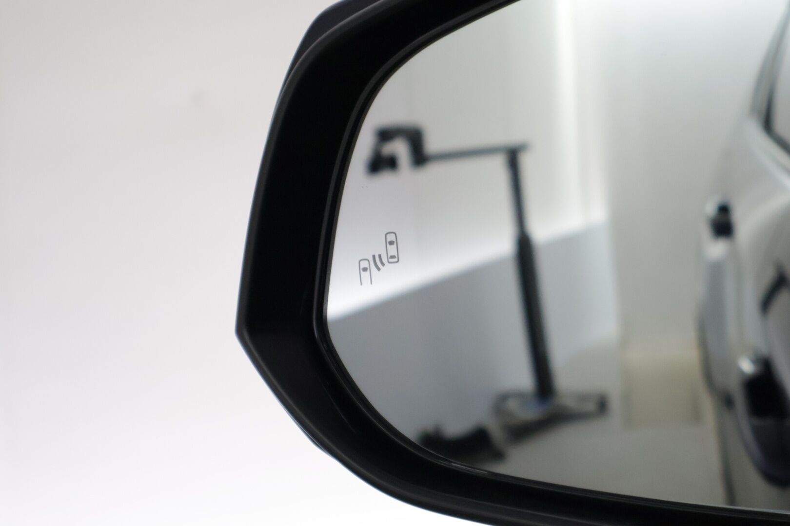 Toyota RAV4 Plug-in 2023 Hybrid 2,5 AWD-i Active Plus Edition *ACC / Ratinlämmitin / Koukku / Lasinlämmitin / Lohko+ sisä / P.kamera* - *Tyylikäs / Luotettava / Neliveto* - HULLUT VÄLIPÄIVÄT KORKOTARJOUS 2,49%