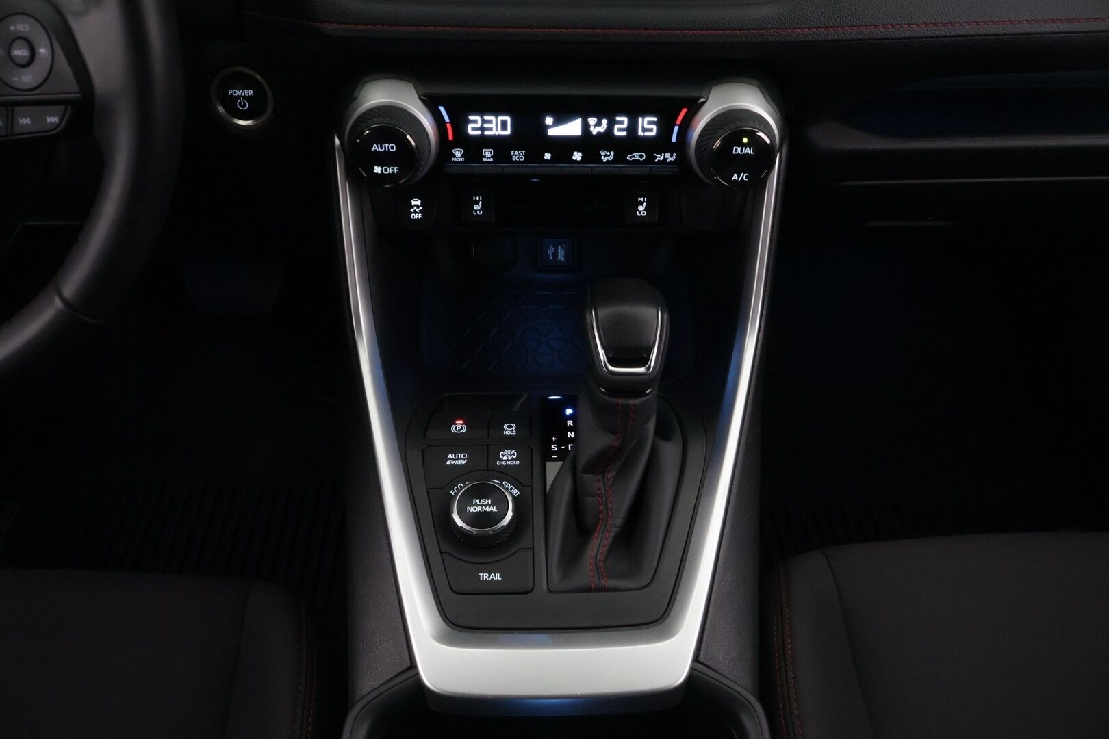 Toyota RAV4 Plug-in 2023 Hybrid 2,5 AWD-i Active Plus Edition *ACC / Ratinlämmitin / Koukku / Lasinlämmitin / Lohko+ sisä / P.kamera* - *Tyylikäs / Luotettava / Neliveto* - HULLUT VÄLIPÄIVÄT KORKOTARJOUS 2,49%