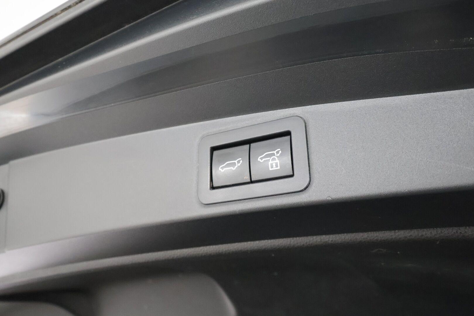 Toyota Corolla 2023 Touring Sports 2,0 Hybrid Launch Edition * ACC / P.kamera / LED / Navi / Digimittaristo / Lohkolämmitin / KeylessGo / Facelift * - 1.Om Suomi-auto / Kahdet renkaat aluvanteilla / Merkkihuollettu - HULLU BLACKWEEK KORKOTARJOUS 2,49%