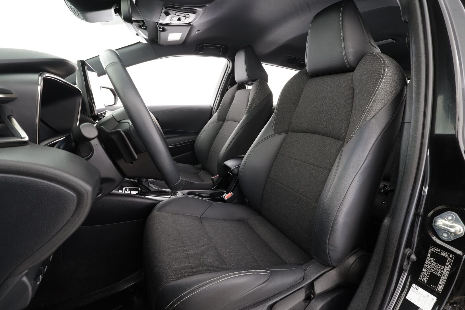 Toyota Corolla 2023 Touring Sports 2,0 Hybrid Launch Edition * ACC / P.kamera / LED / Navi / Digimittaristo / Lohkolämmitin / KeylessGo / Facelift * - 1.Om Suomi-auto / Kahdet renkaat aluvanteilla / Merkkihuollettu - HULLU BLACKWEEK KORKOTARJOUS 2,49%