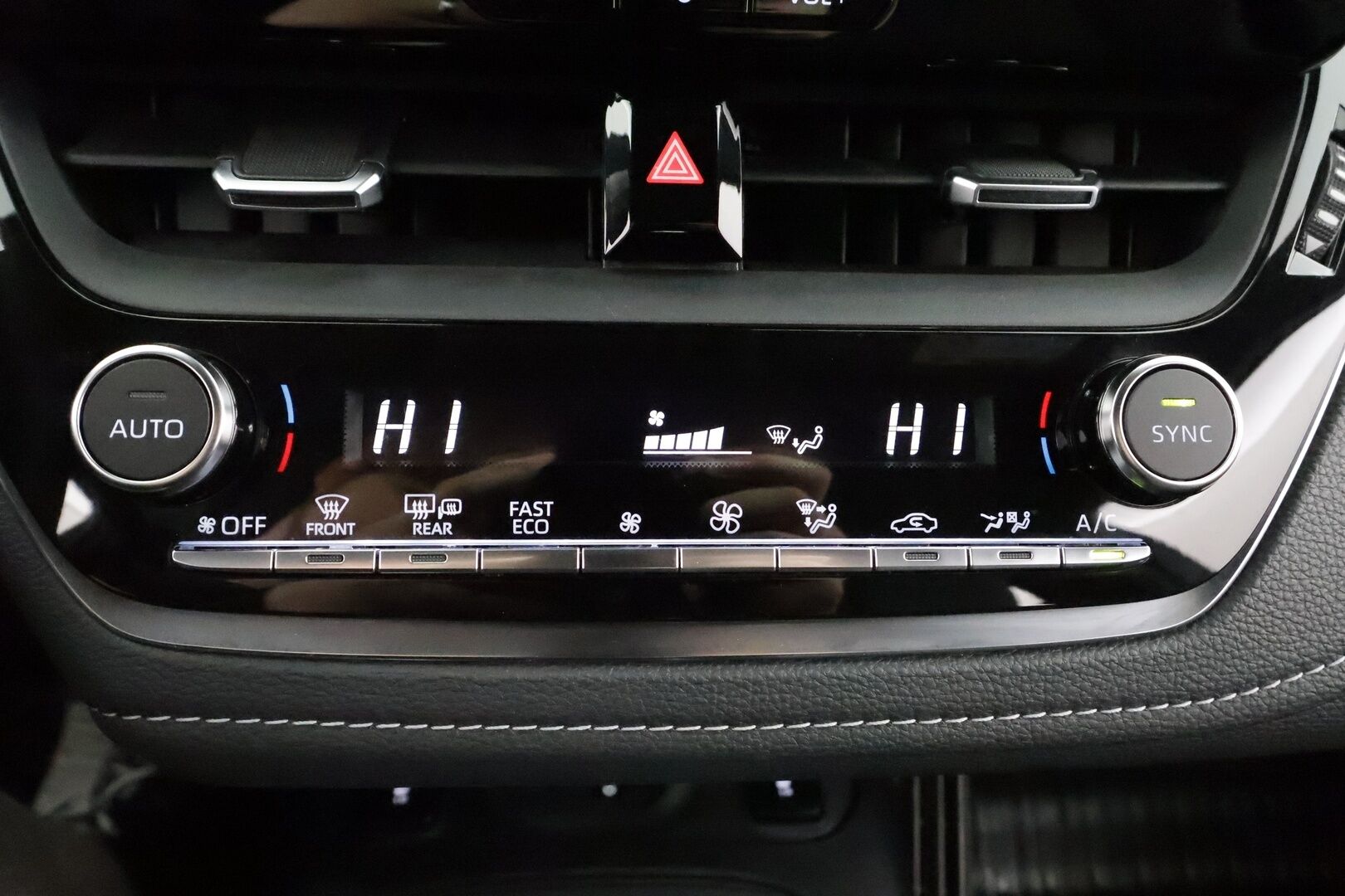 Toyota Corolla 2023 Touring Sports 2,0 Hybrid Launch Edition * ACC / P.kamera / LED / Navi / Digimittaristo / Lohkolämmitin / KeylessGo / Facelift * - 1.Om Suomi-auto / Kahdet renkaat aluvanteilla / Merkkihuollettu - HULLU BLACKWEEK KORKOTARJOUS 2,49%