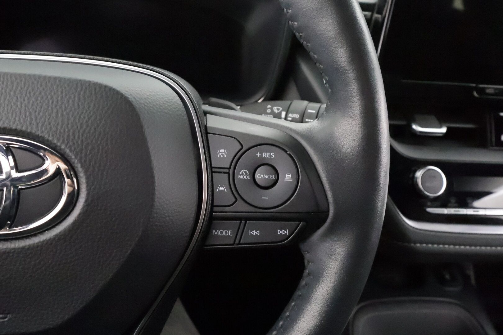 Toyota Corolla 2023 Touring Sports 2,0 Hybrid Launch Edition * ACC / P.kamera / LED / Navi / Digimittaristo / Lohkolämmitin / KeylessGo / Facelift * - 1.Om Suomi-auto / Kahdet renkaat aluvanteilla / Merkkihuollettu - HULLU BLACKWEEK KORKOTARJOUS 2,49%