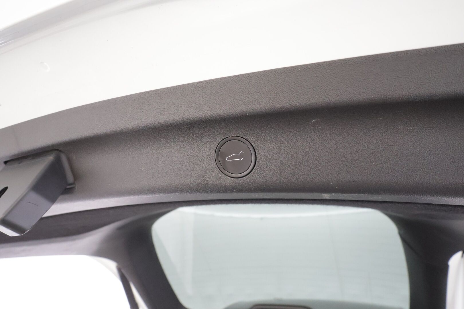 Tesla Model Y 2023 Long Range - | ACC | Koukku | ILP | Ryzen | Matrix | Lasikatto | Premium Audio | Sähkönahat | Muistipenkki | 1-om suomiauto | 2x renkaat aluin | ALV |