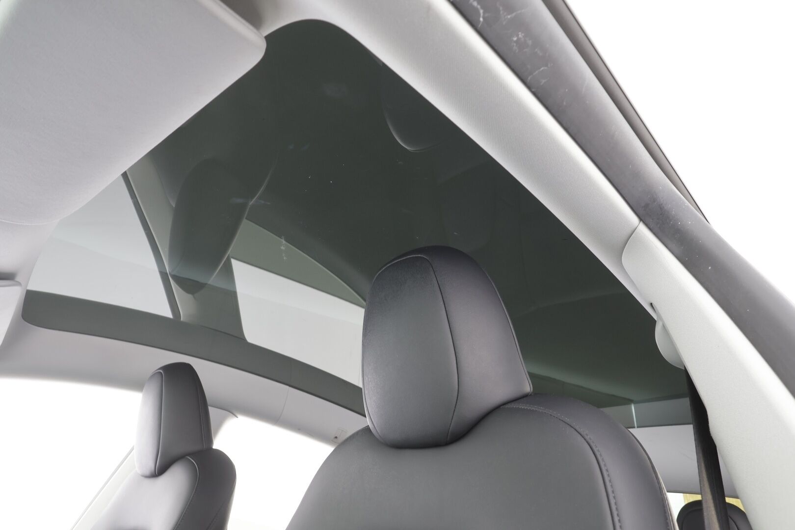 Tesla Model Y 2023 Long Range - | ACC | Koukku | ILP | Ryzen | Matrix | Lasikatto | Premium Audio | Sähkönahat | Muistipenkki | 1-om suomiauto | 2x renkaat aluin | ALV |