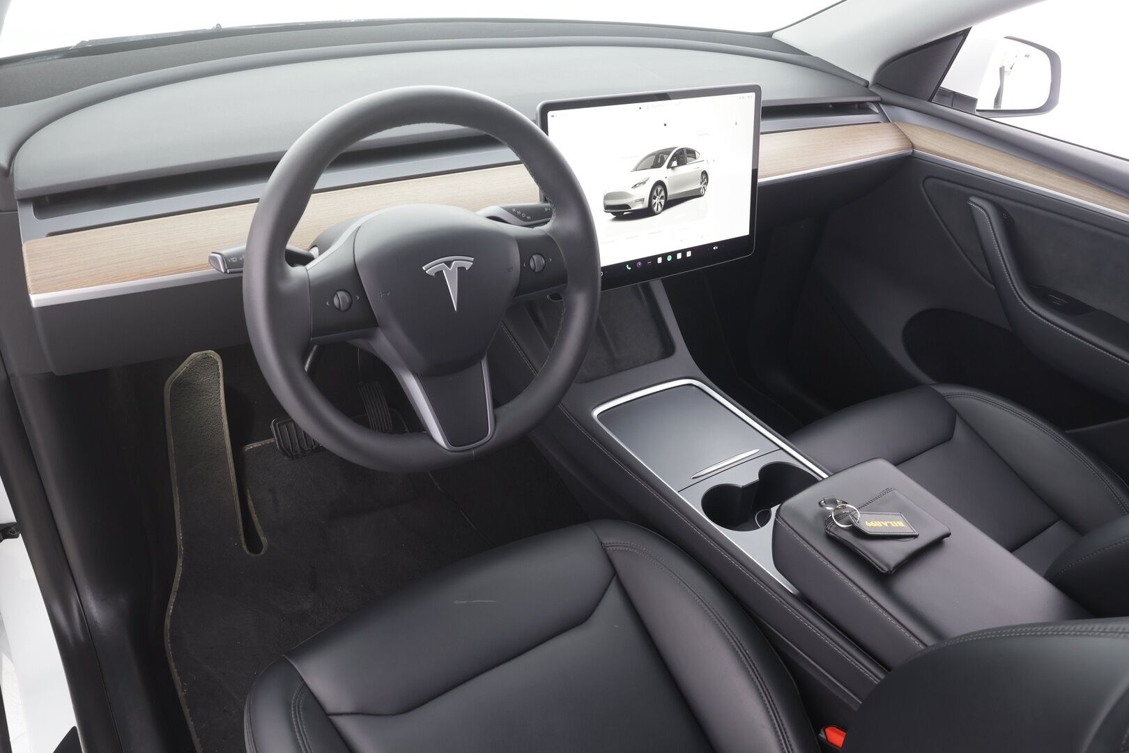 Tesla Model Y 2023 Long Range - | ACC | Koukku | ILP | Ryzen | Matrix | Lasikatto | Premium Audio | Sähkönahat | Muistipenkki | 1-om suomiauto | 2x renkaat aluin | ALV |