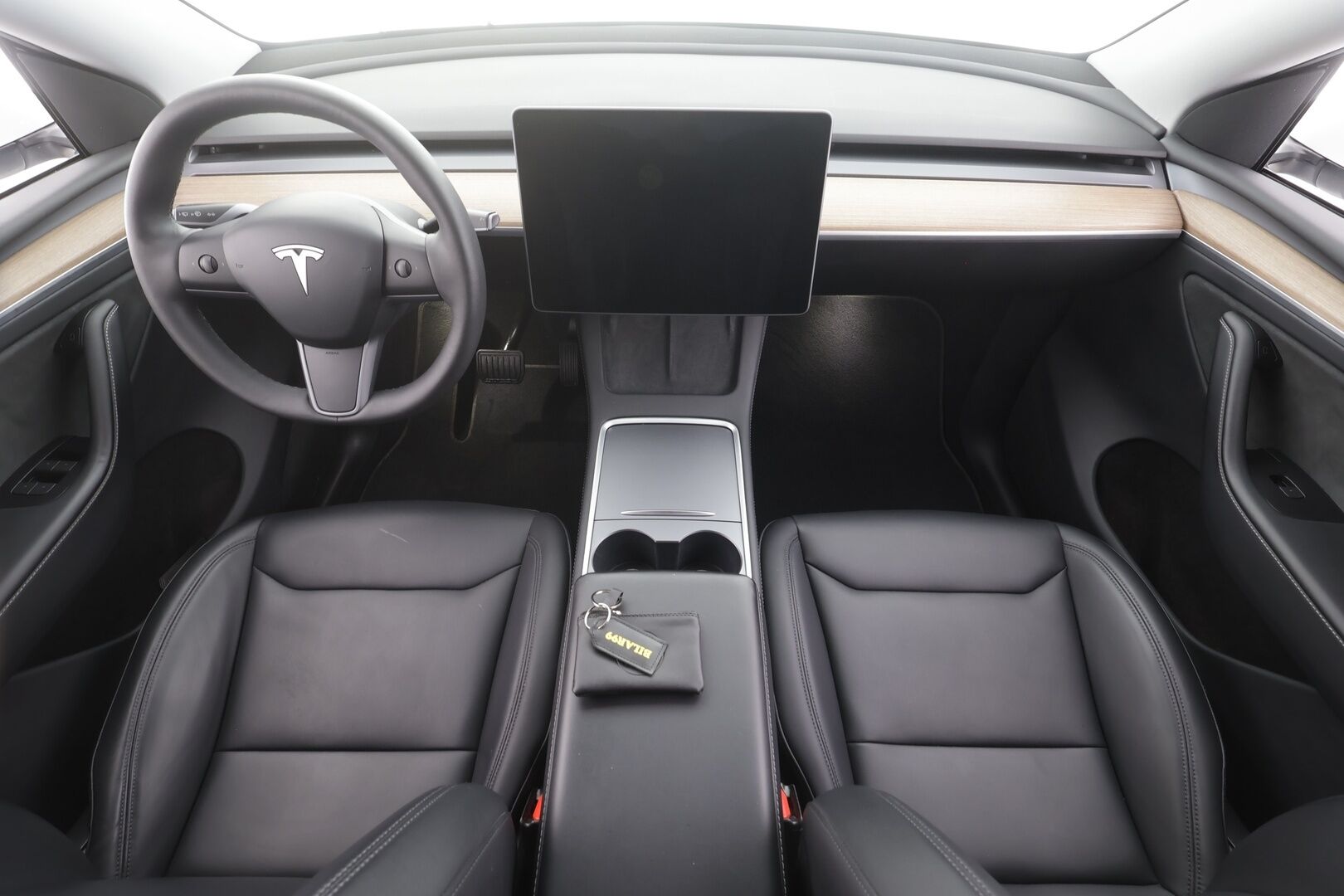 Tesla Model Y 2023 Long Range - | ACC | Koukku | ILP | Ryzen | Matrix | Lasikatto | Premium Audio | Sähkönahat | Muistipenkki | 1-om suomiauto | 2x renkaat aluin | ALV |