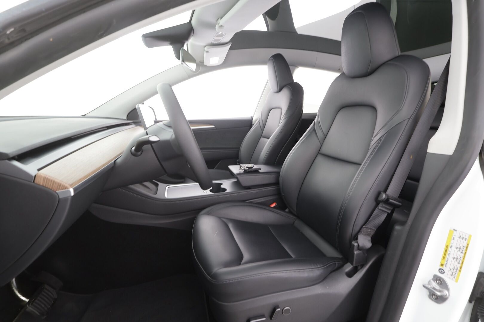 Tesla Model Y 2023 Long Range - | ACC | Koukku | ILP | Ryzen | Matrix | Lasikatto | Premium Audio | Sähkönahat | Muistipenkki | 1-om suomiauto | 2x renkaat aluin | ALV |
