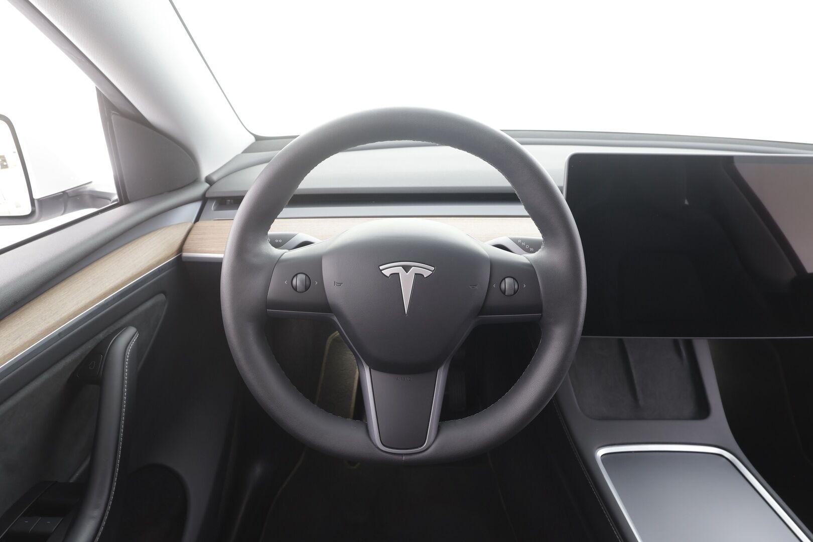 Tesla Model Y 2023 Long Range - | ACC | Koukku | ILP | Ryzen | Matrix | Lasikatto | Premium Audio | Sähkönahat | Muistipenkki | 1-om suomiauto | 2x renkaat aluin | ALV |
