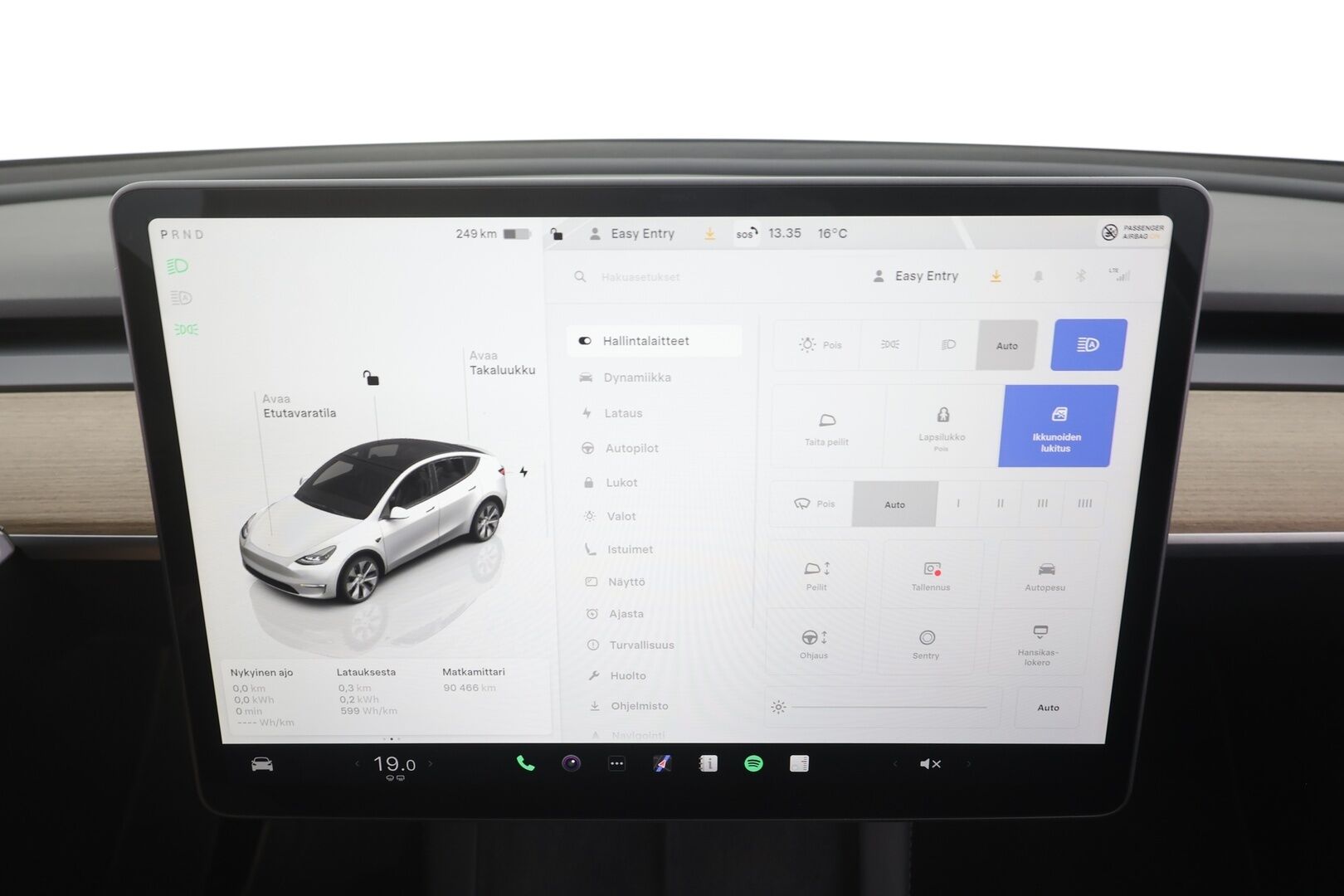 Tesla Model Y 2023 Long Range - | ACC | Koukku | ILP | Ryzen | Matrix | Lasikatto | Premium Audio | Sähkönahat | Muistipenkki | 1-om suomiauto | 2x renkaat aluin | ALV |