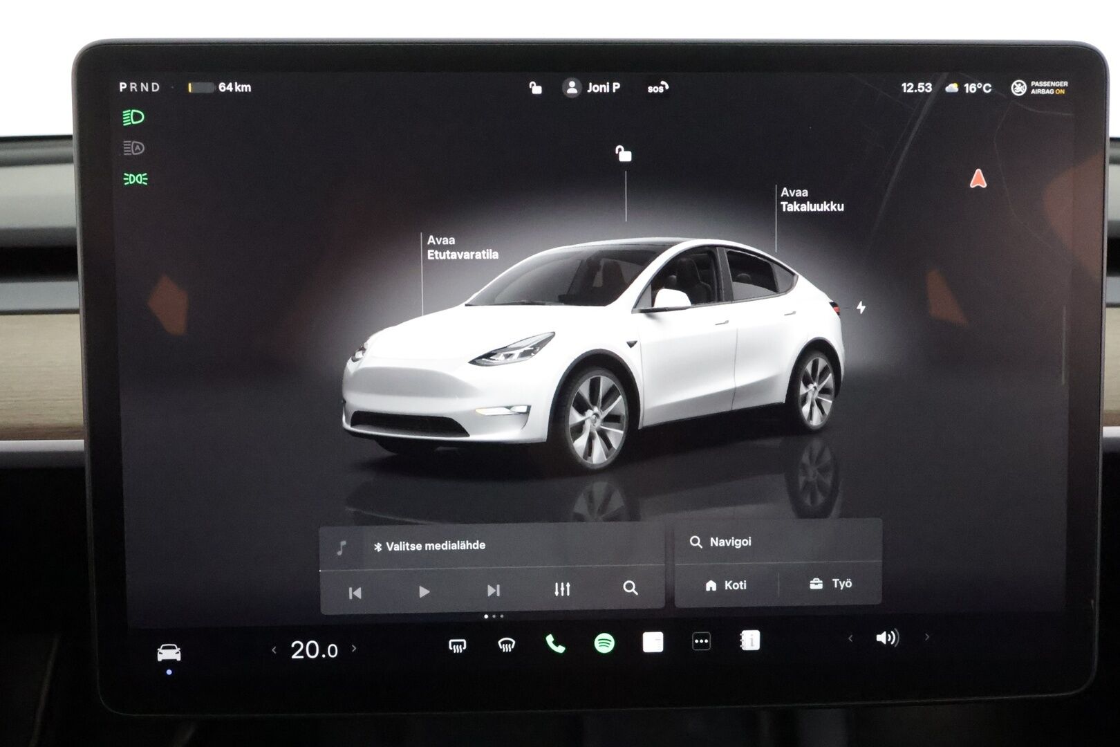Tesla Model Y 2023 Long Range ** S3xy knob / Koukku / Lämpöpumppu / Lasikatto / Matrix-LED / Adapt.Vakkari / P.Kamera / Muistipenkki / Navi / Keyless** - 3,99 % KORKOTARJOUS TÄHÄN AUTOON - 1-om Suomi-auto / 2x Latauskaapelit / Kahdet Renkaat