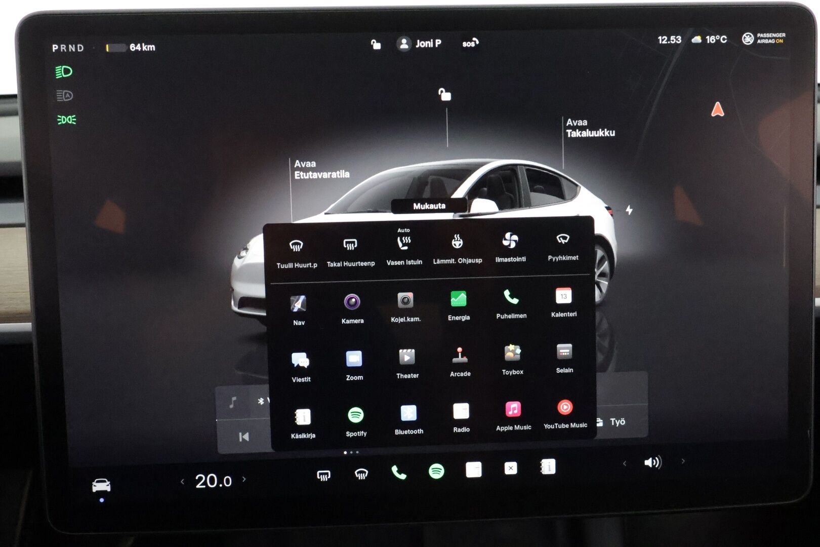 Tesla Model Y 2023 Long Range ** S3xy knob / Koukku / Lämpöpumppu / Lasikatto / Matrix-LED / Adapt.Vakkari / P.Kamera / Muistipenkki / Navi / Keyless** - 3,99 % KORKOTARJOUS TÄHÄN AUTOON - 1-om Suomi-auto / 2x Latauskaapelit / Kahdet Renkaat