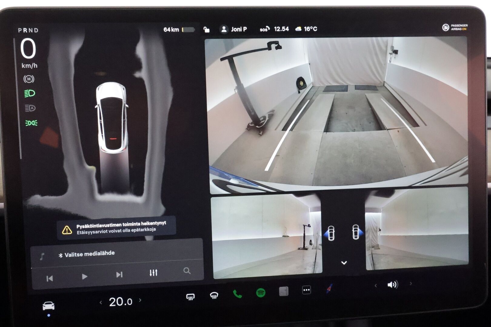 Tesla Model Y 2023 Long Range ** S3xy knob / Koukku / Lämpöpumppu / Lasikatto / Matrix-LED / Adapt.Vakkari / P.Kamera / Muistipenkki / Navi / Keyless** - 3,99 % KORKOTARJOUS TÄHÄN AUTOON - 1-om Suomi-auto / 2x Latauskaapelit / Kahdet Renkaat