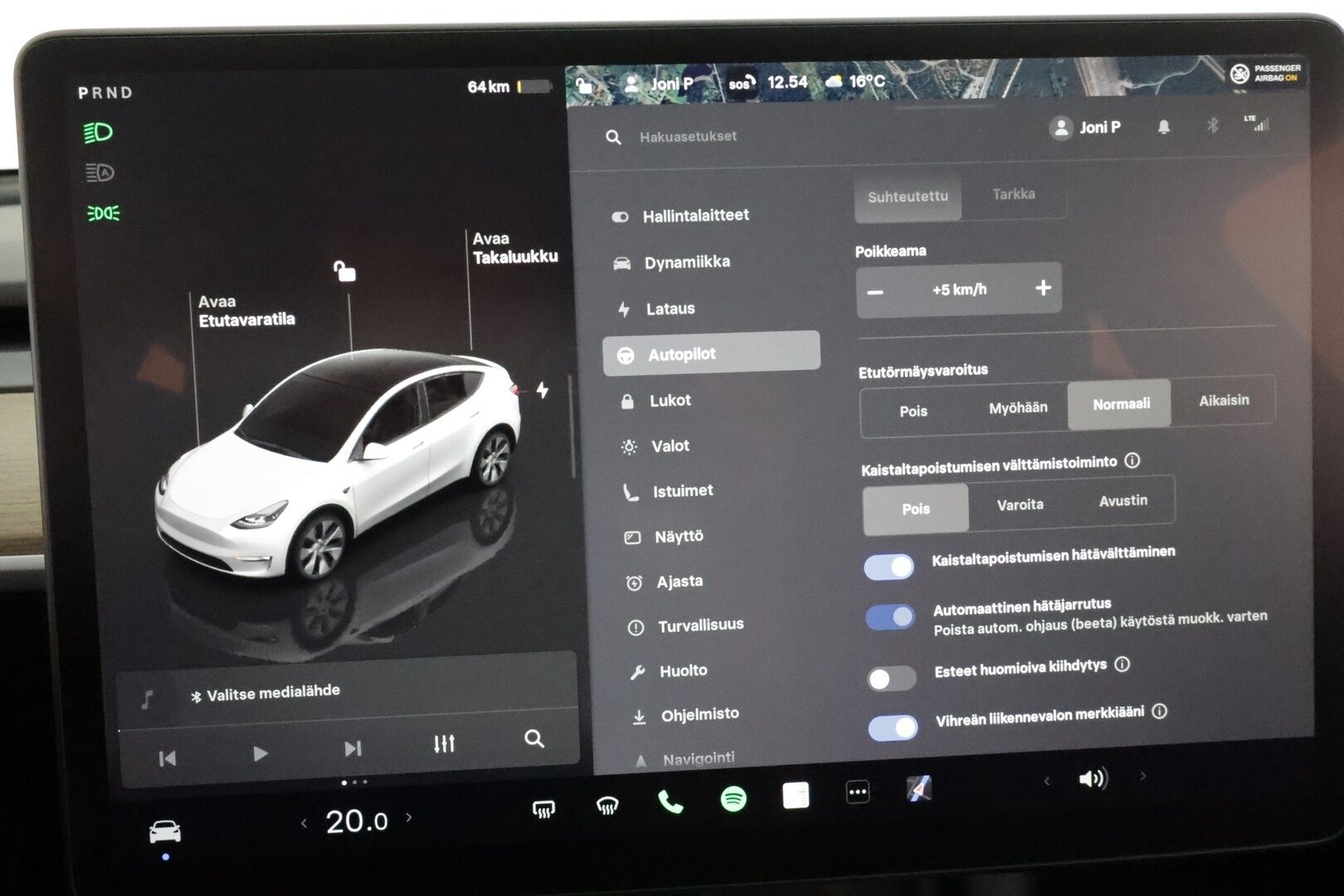 Tesla Model Y 2023 Long Range ** S3xy knob / Koukku / Lämpöpumppu / Lasikatto / Matrix-LED / Adapt.Vakkari / P.Kamera / Muistipenkki / Navi / Keyless** - 3,99 % KORKOTARJOUS TÄHÄN AUTOON - 1-om Suomi-auto / 2x Latauskaapelit / Kahdet Renkaat