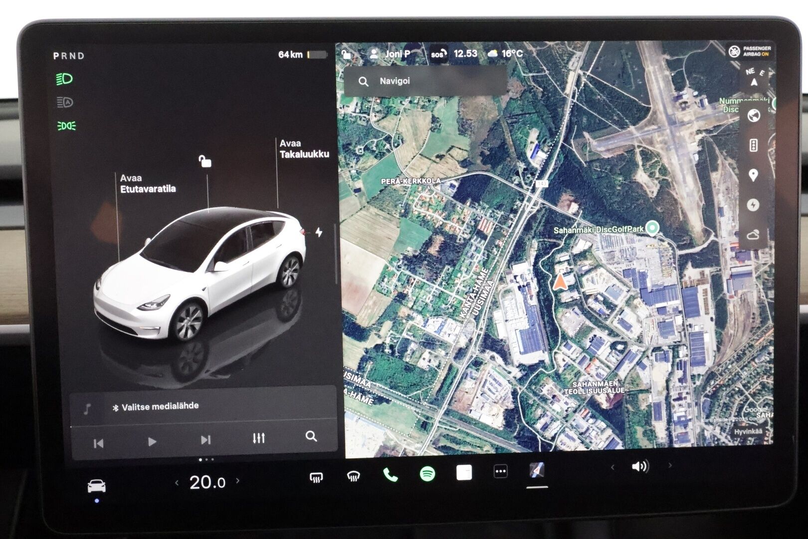 Tesla Model Y 2023 Long Range ** S3xy knob / Koukku / Lämpöpumppu / Lasikatto / Matrix-LED / Adapt.Vakkari / P.Kamera / Muistipenkki / Navi / Keyless** - 3,99 % KORKOTARJOUS TÄHÄN AUTOON - 1-om Suomi-auto / 2x Latauskaapelit / Kahdet Renkaat