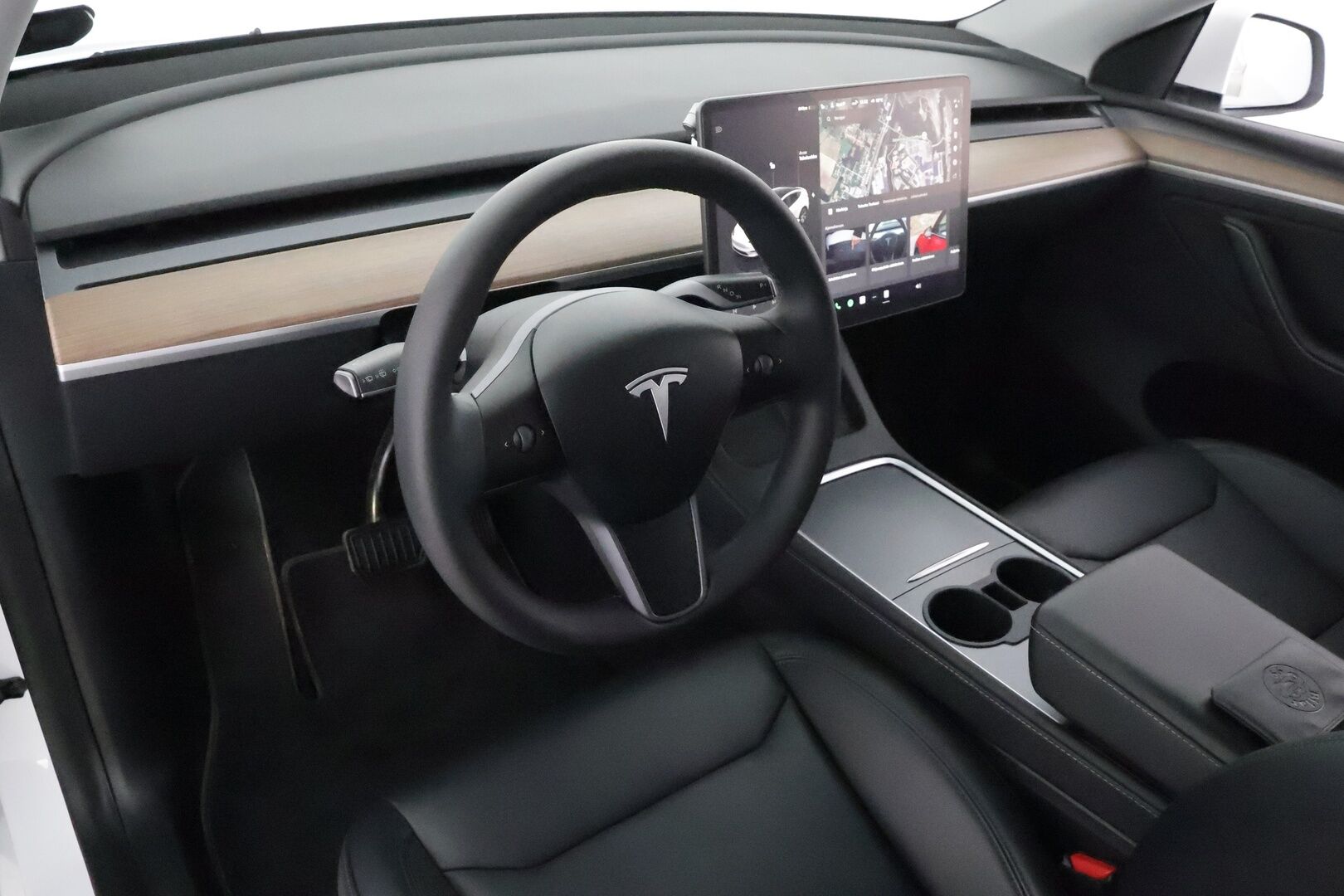 Tesla Model Y 2023 Long Range ** S3xy knob / Koukku / Lämpöpumppu / Lasikatto / Matrix-LED / Adapt.Vakkari / P.Kamera / Muistipenkki / Navi / Keyless** - 3,99 % KORKOTARJOUS TÄHÄN AUTOON - 1-om Suomi-auto / 2x Latauskaapelit / Kahdet Renkaat