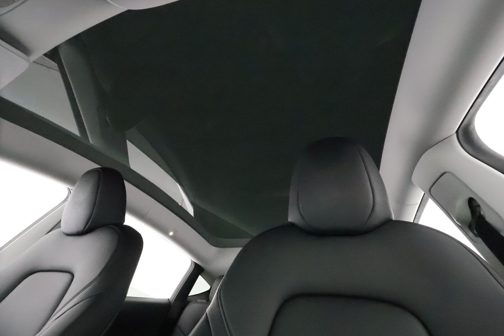 Tesla Model Y 2023 Long Range ** S3xy knob / Koukku / Lämpöpumppu / Lasikatto / Matrix-LED / Adapt.Vakkari / P.Kamera / Muistipenkki / Navi / Keyless** - 3,99 % KORKOTARJOUS TÄHÄN AUTOON - 1-om Suomi-auto / 2x Latauskaapelit / Kahdet Renkaat
