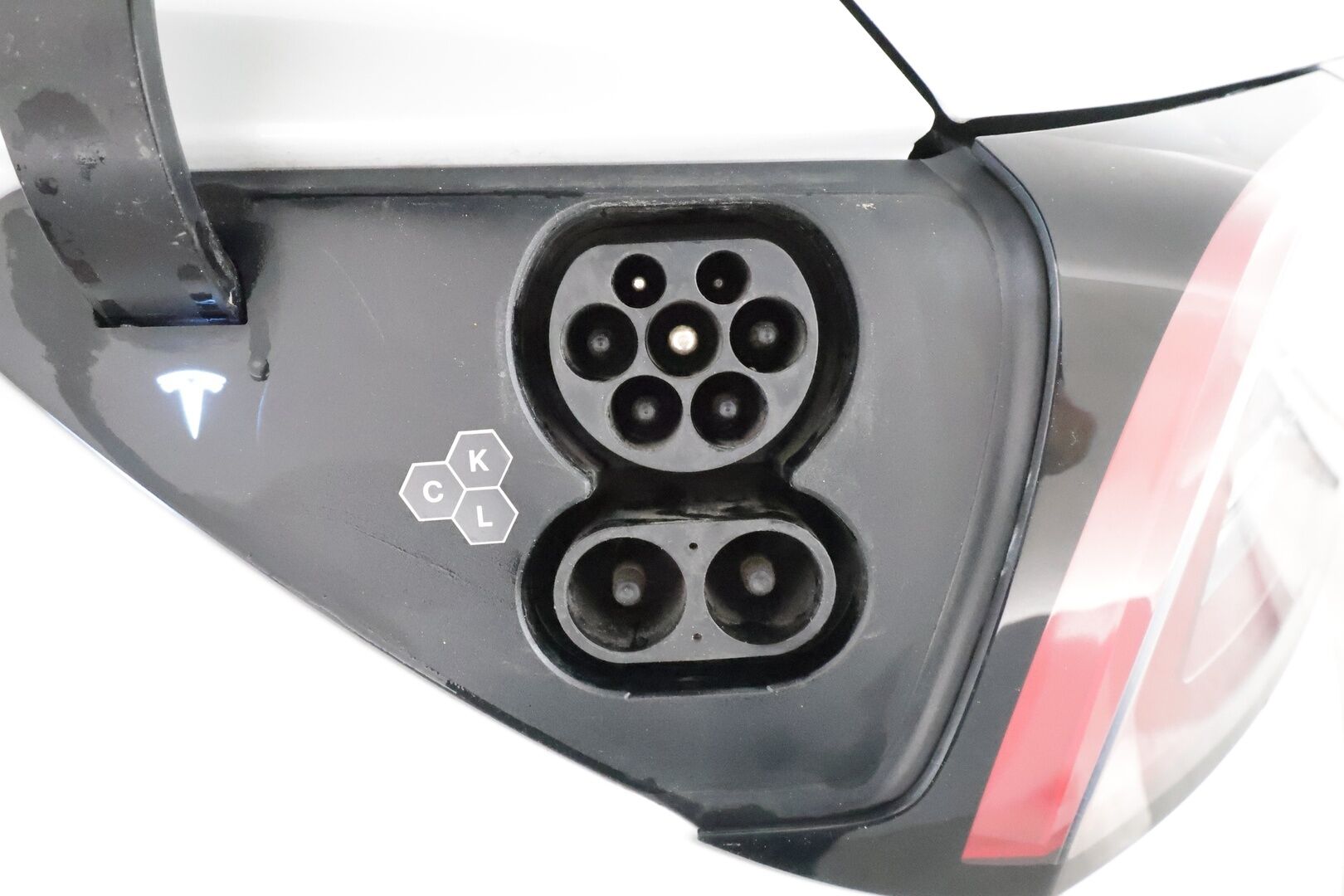 Tesla Model Y 2023 Long Range ** S3xy knob / Koukku / Lämpöpumppu / Lasikatto / Matrix-LED / Adapt.Vakkari / P.Kamera / Muistipenkki / Navi / Keyless** - 3,99 % KORKOTARJOUS TÄHÄN AUTOON - 1-om Suomi-auto / 2x Latauskaapelit / Kahdet Renkaat