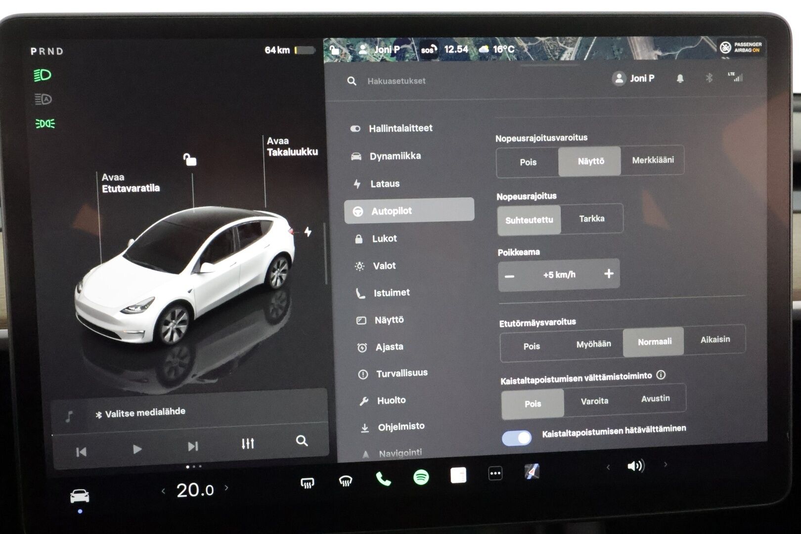Tesla Model Y 2023 Long Range ** S3xy knob / Koukku / Lämpöpumppu / Lasikatto / Matrix-LED / Adapt.Vakkari / P.Kamera / Muistipenkki / Navi / Keyless** - 3,99 % KORKOTARJOUS TÄHÄN AUTOON - 1-om Suomi-auto / 2x Latauskaapelit / Kahdet Renkaat