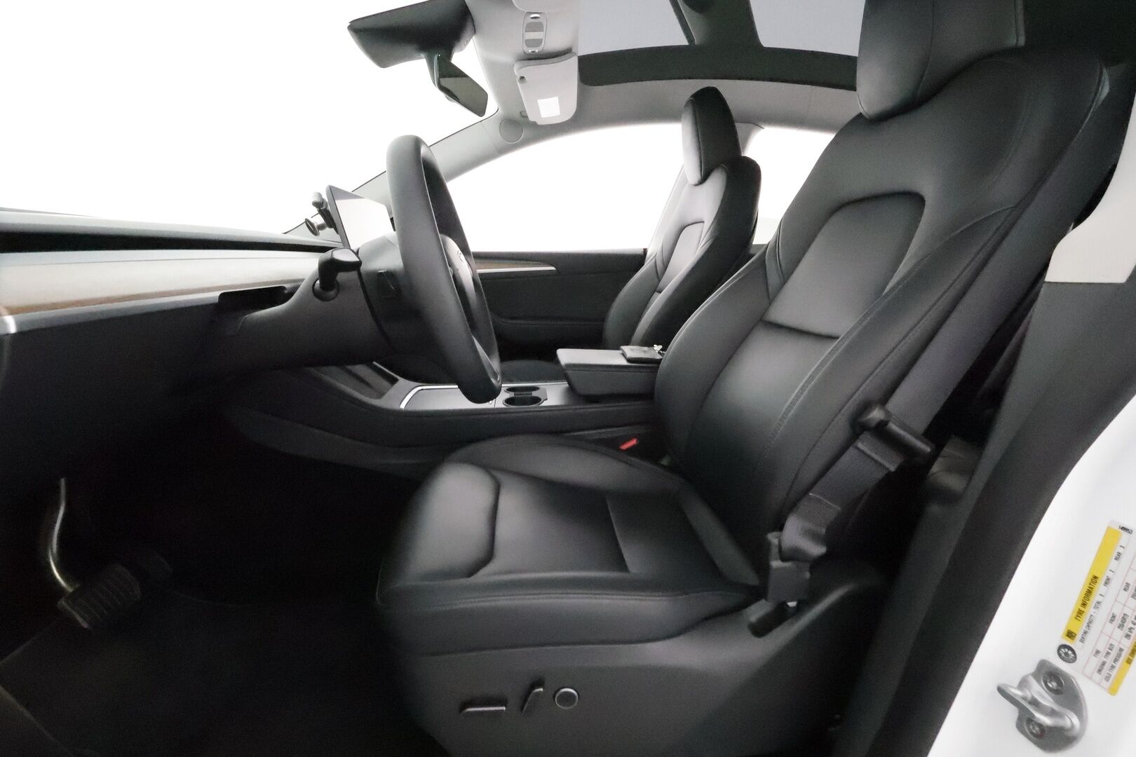 Tesla Model Y 2023 Long Range ** S3xy knob / Koukku / Lämpöpumppu / Lasikatto / Matrix-LED / Adapt.Vakkari / P.Kamera / Muistipenkki / Navi / Keyless** - 3,99 % KORKOTARJOUS TÄHÄN AUTOON - 1-om Suomi-auto / 2x Latauskaapelit / Kahdet Renkaat