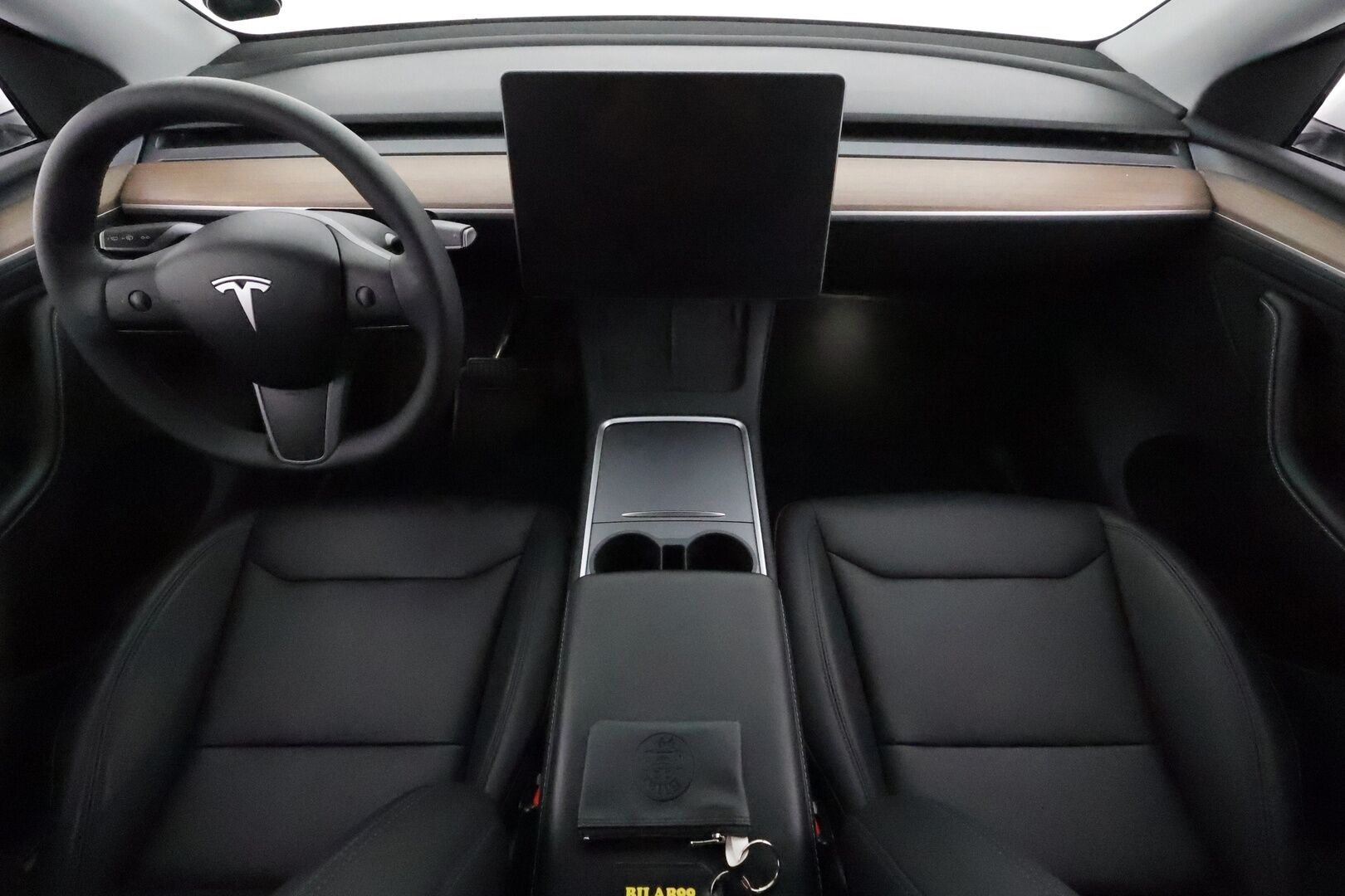 Tesla Model Y 2023 Long Range ** S3xy knob / Koukku / Lämpöpumppu / Lasikatto / Matrix-LED / Adapt.Vakkari / P.Kamera / Muistipenkki / Navi / Keyless** - 3,99 % KORKOTARJOUS TÄHÄN AUTOON - 1-om Suomi-auto / 2x Latauskaapelit / Kahdet Renkaat
