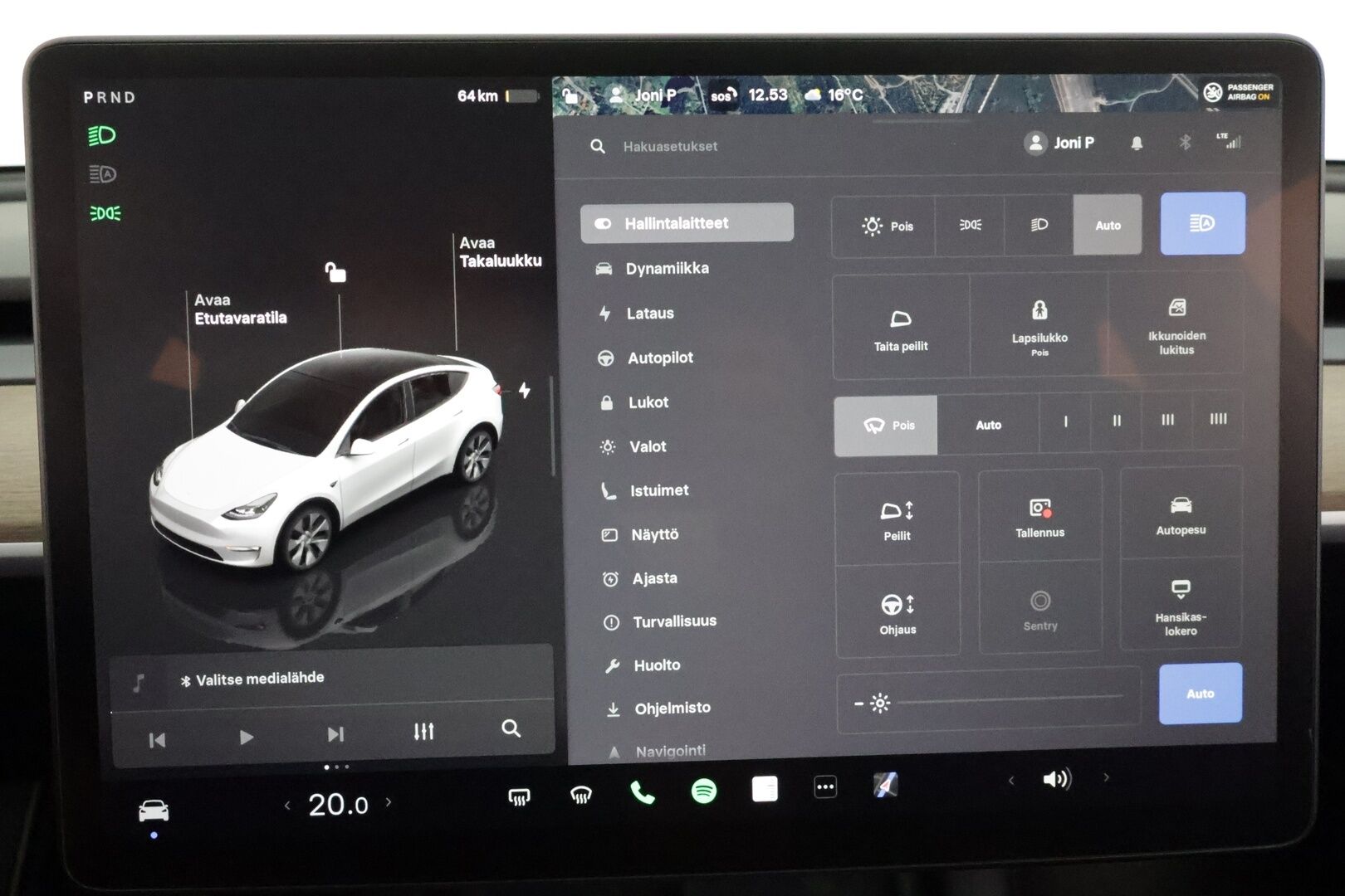 Tesla Model Y 2023 Long Range ** S3xy knob / Koukku / Lämpöpumppu / Lasikatto / Matrix-LED / Adapt.Vakkari / P.Kamera / Muistipenkki / Navi / Keyless** - 3,99 % KORKOTARJOUS TÄHÄN AUTOON - 1-om Suomi-auto / 2x Latauskaapelit / Kahdet Renkaat