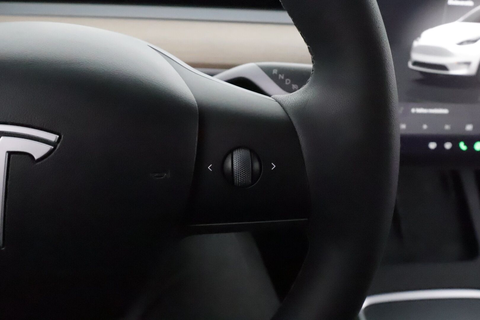 Tesla Model Y 2023 Long Range ** S3xy knob / Koukku / Lämpöpumppu / Lasikatto / Matrix-LED / Adapt.Vakkari / P.Kamera / Muistipenkki / Navi / Keyless** - 3,99 % KORKOTARJOUS TÄHÄN AUTOON - 1-om Suomi-auto / 2x Latauskaapelit / Kahdet Renkaat