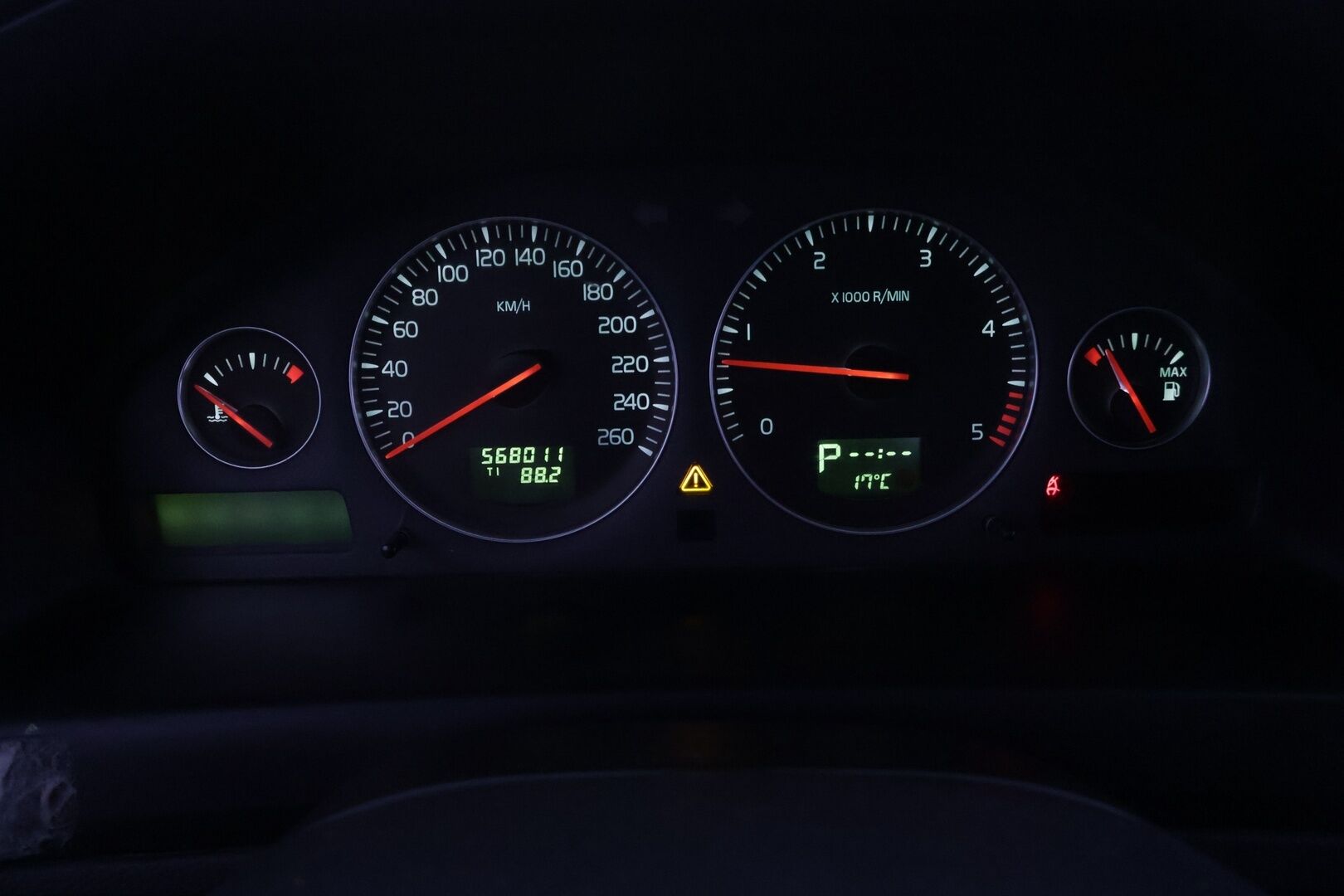 Volvo V70 2005 5D V70 STW 2.4 D5 AUTOMATIC *Myydään  Huutokaupat.com* - Tämä auto myydään huutokaupat.com -sivuston kautta