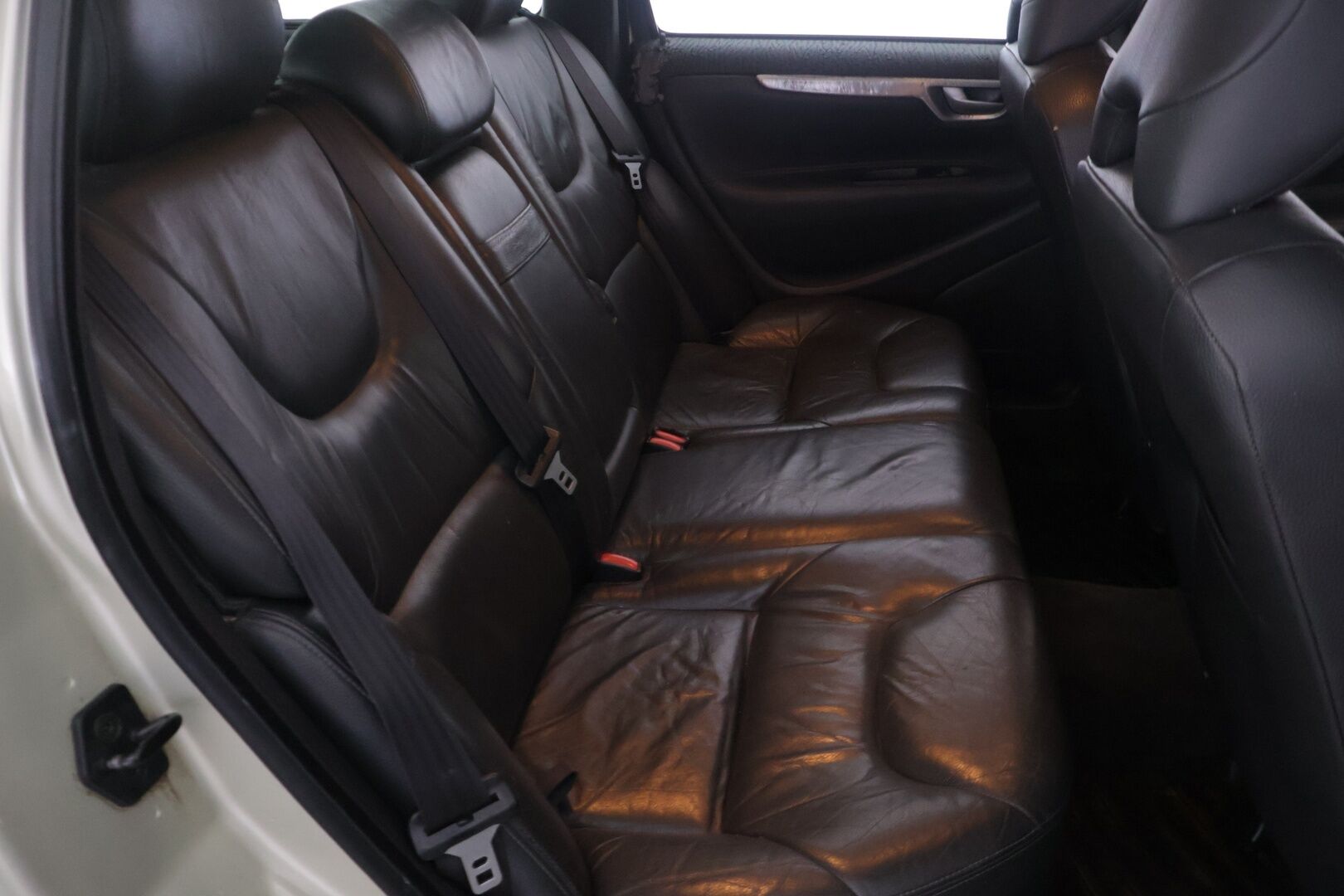 Volvo V70 2005 5D V70 STW 2.4 D5 AUTOMATIC *Myydään  Huutokaupat.com* - Tämä auto myydään huutokaupat.com -sivuston kautta
