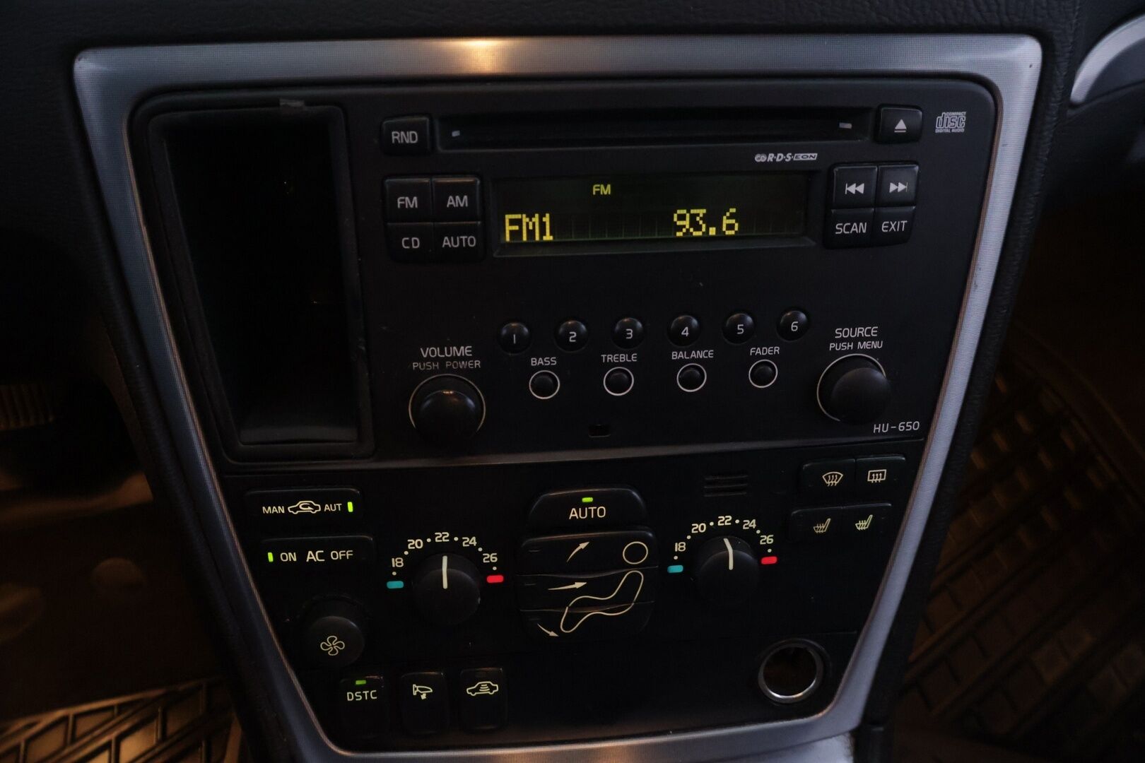 Volvo V70 2005 5D V70 STW 2.4 D5 AUTOMATIC *Myydään  Huutokaupat.com* - Tämä auto myydään huutokaupat.com -sivuston kautta