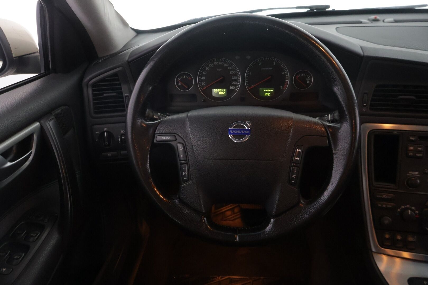 Volvo V70 2005 5D V70 STW 2.4 D5 AUTOMATIC *Myydään  Huutokaupat.com* - Tämä auto myydään huutokaupat.com -sivuston kautta