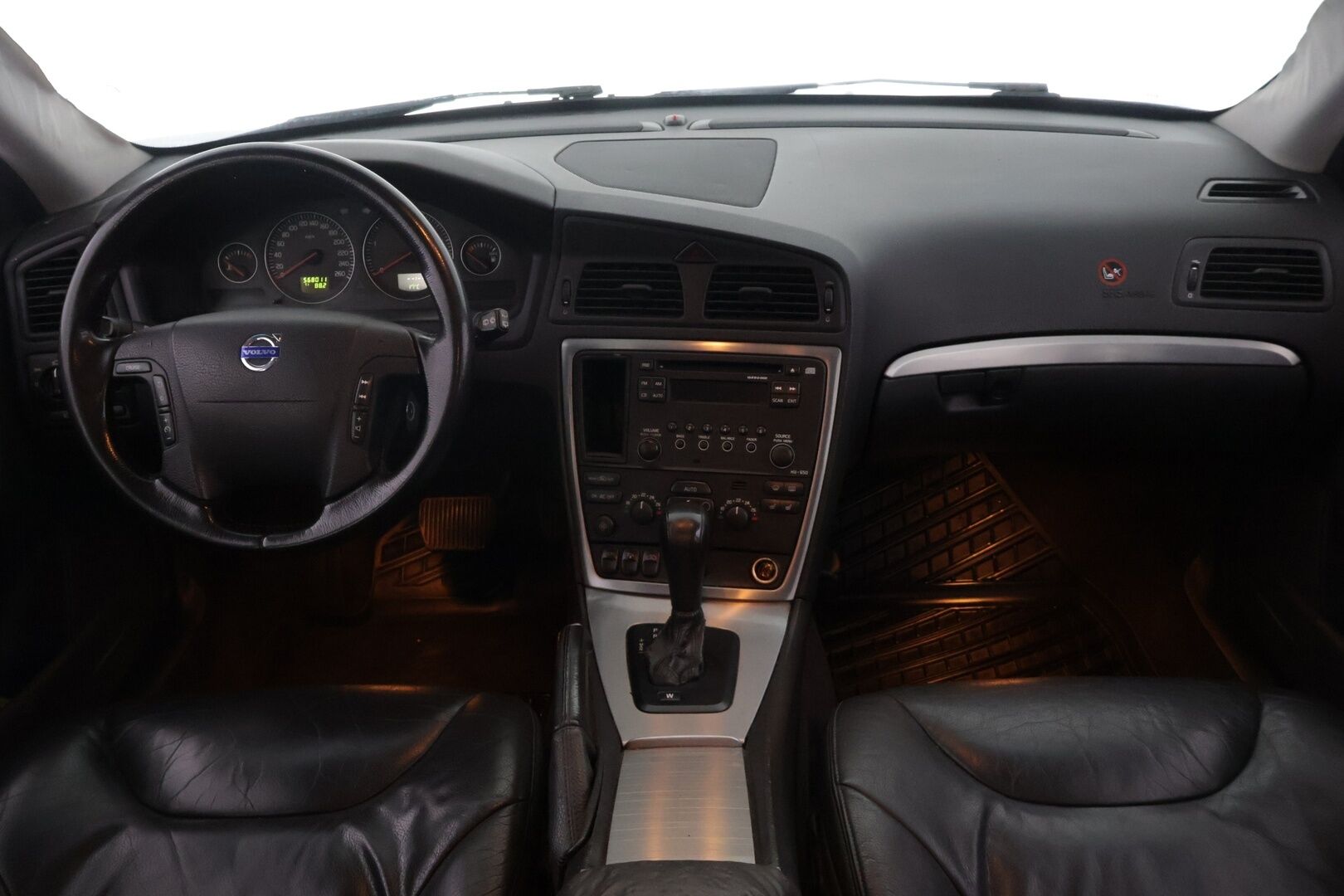 Volvo V70 2005 5D V70 STW 2.4 D5 AUTOMATIC *Myydään  Huutokaupat.com* - Tämä auto myydään huutokaupat.com -sivuston kautta