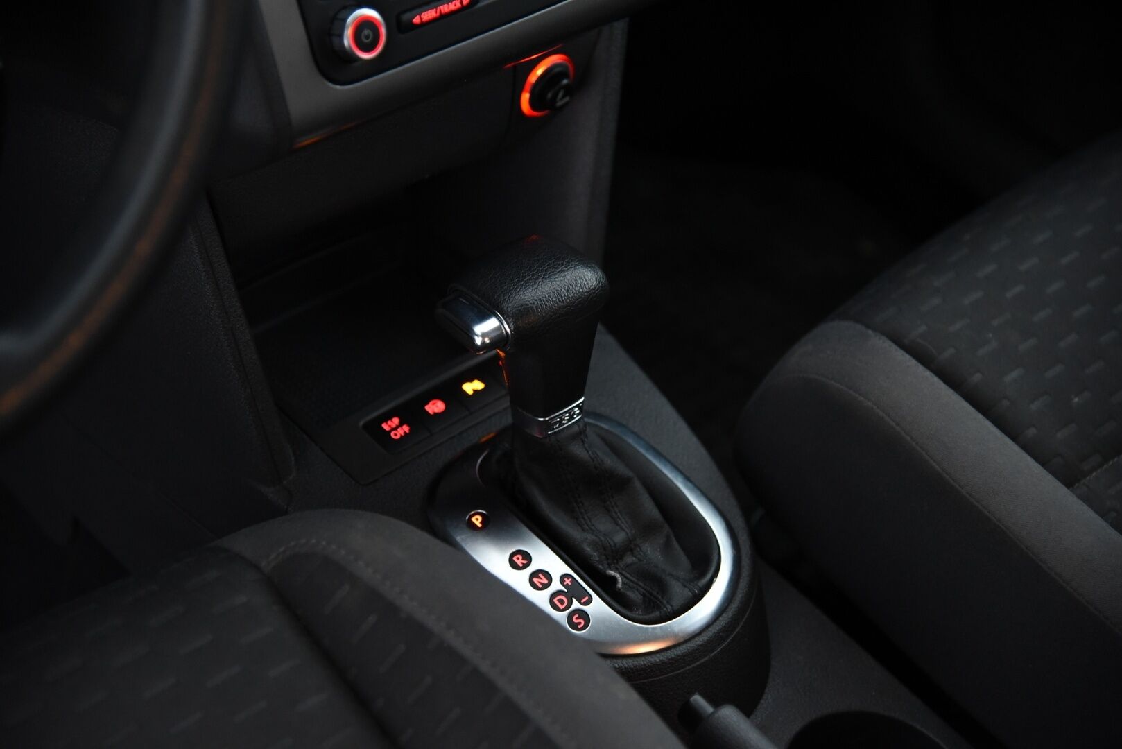 Volkswagen Touran 2008 Trendline 1,9 TDI 77 kW DSG-automaattivaihteisto - YritysOutlet - Myydään vain yrityksille - 1-omisteinen Suomi-auto!