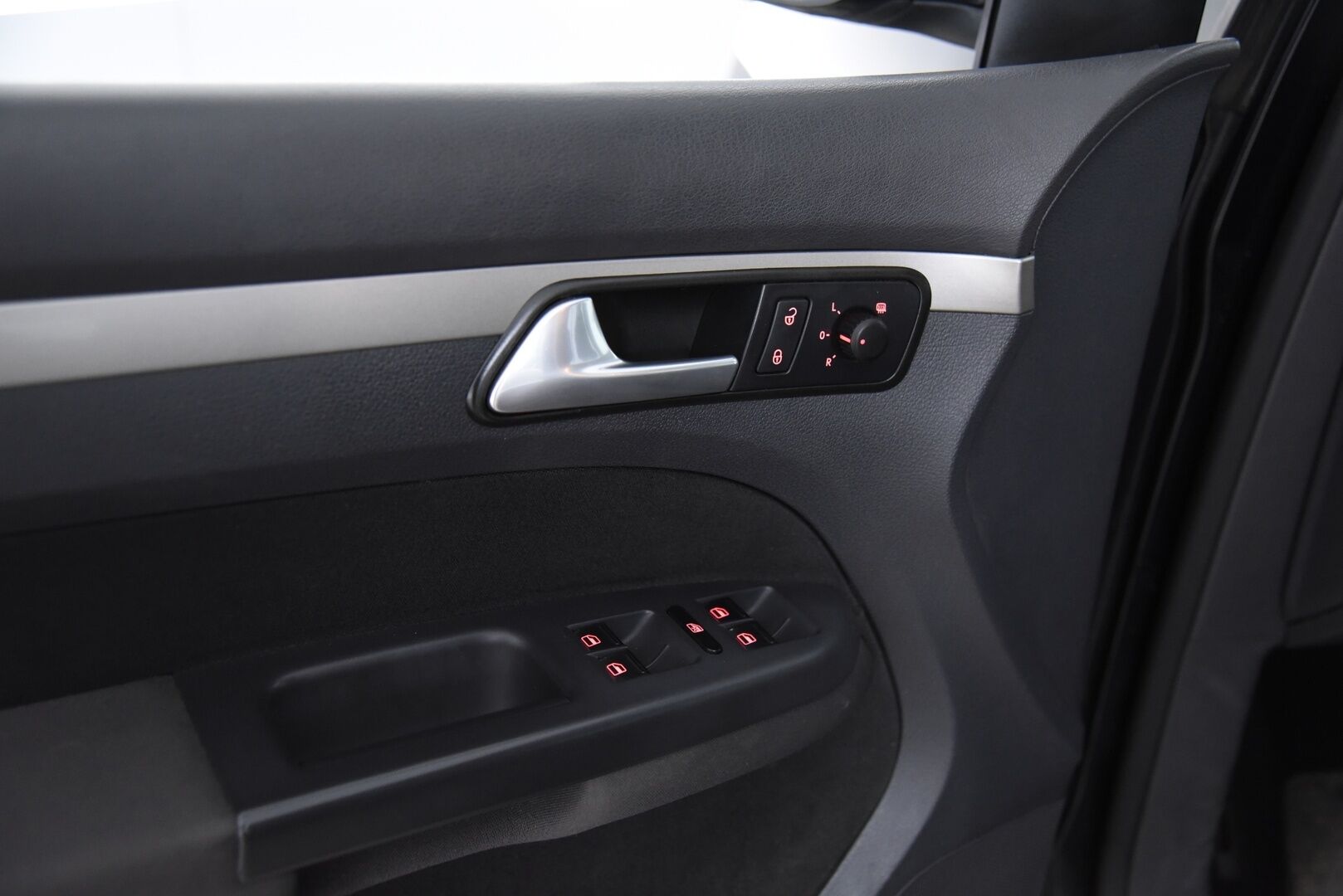 Volkswagen Touran 2008 Trendline 1,9 TDI 77 kW DSG-automaattivaihteisto - YritysOutlet - Myydään vain yrityksille - 1-omisteinen Suomi-auto!