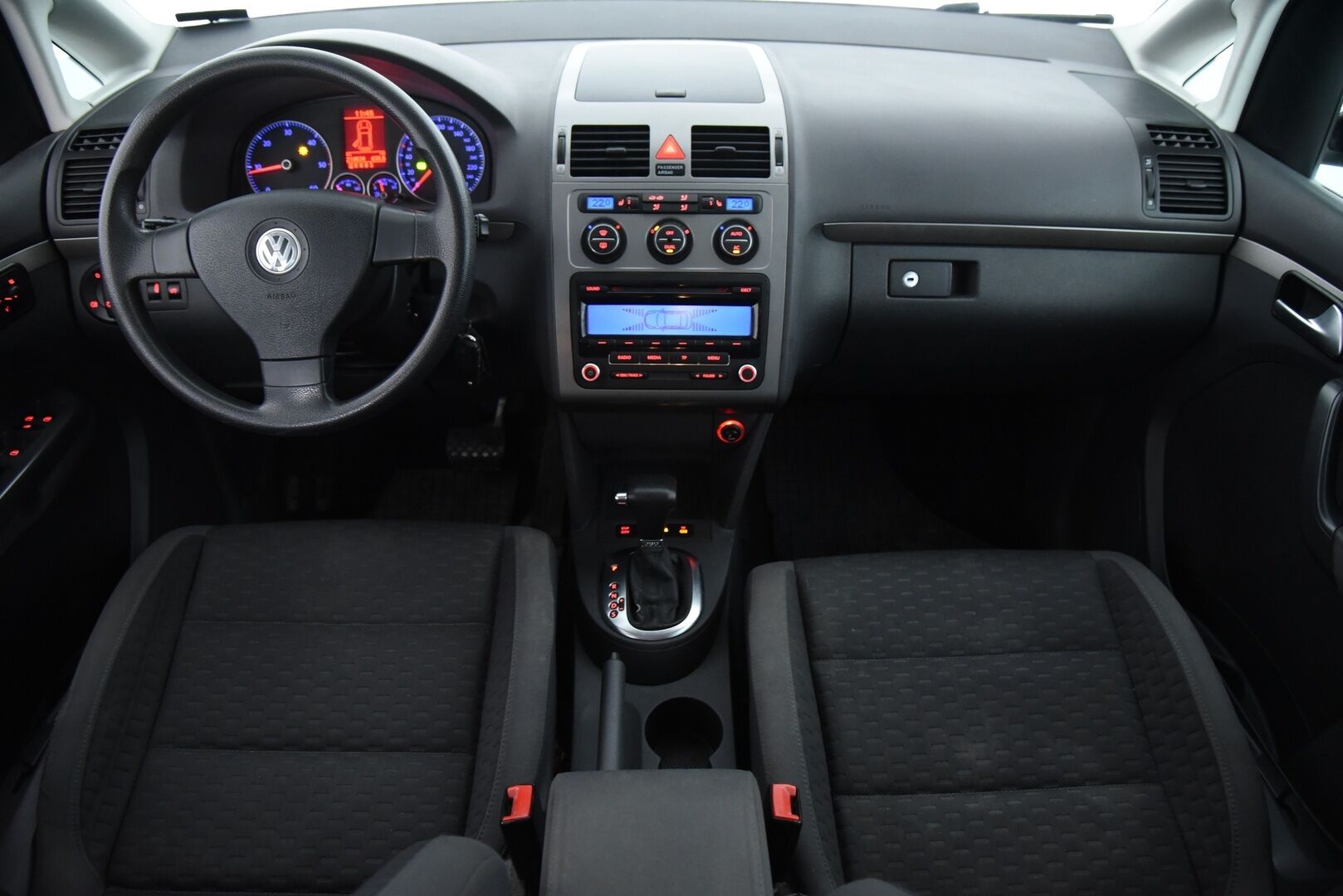 Volkswagen Touran 2008 Trendline 1,9 TDI 77 kW DSG-automaattivaihteisto - YritysOutlet - Myydään vain yrityksille - 1-omisteinen Suomi-auto!