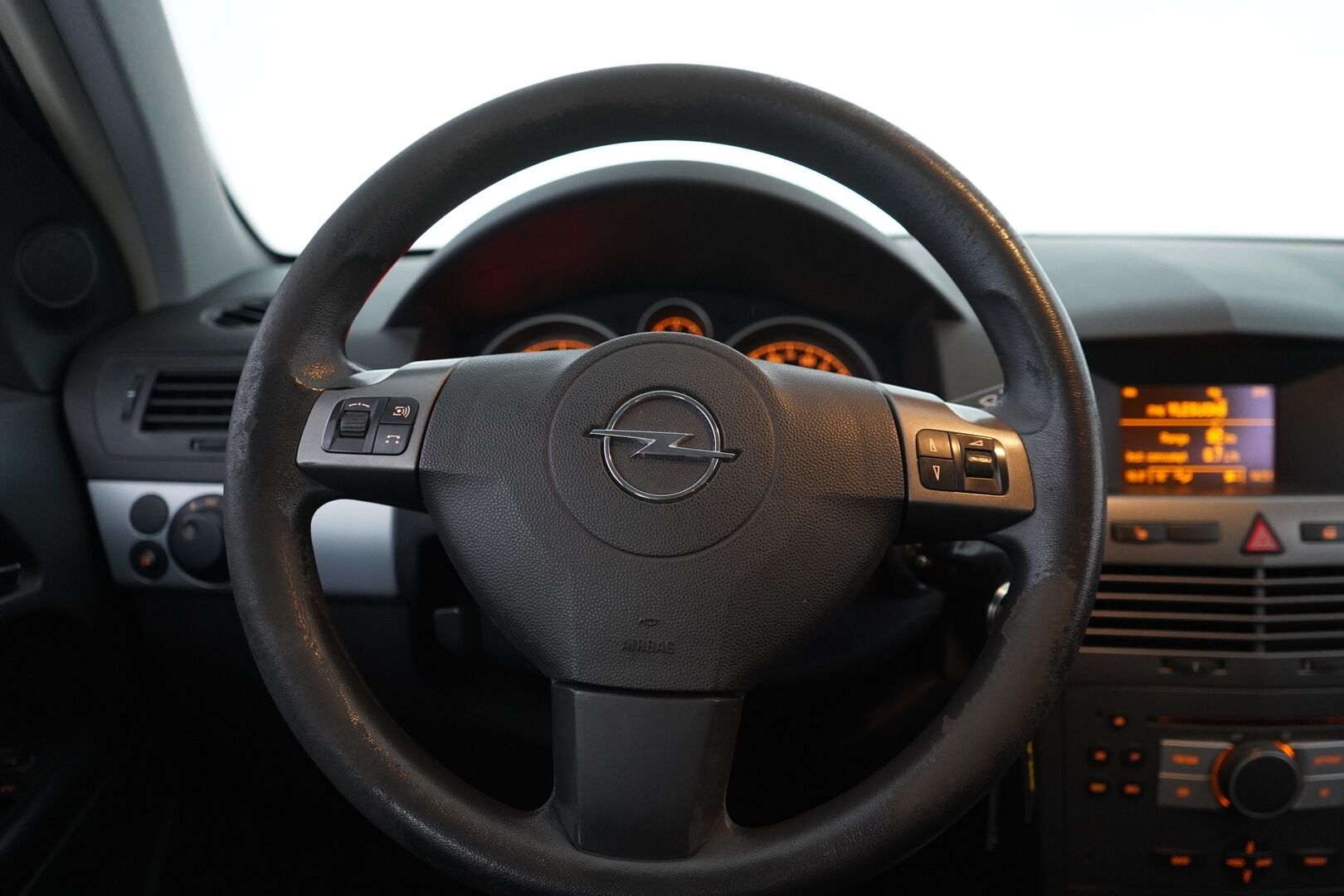 Opel Astra 2005 1,6 - YritysOutlet - Myydään vain yrityksille - Suomi-auto | Kahdet renkaat vanteineen | Vakionopeudensäädin | Koukku | Lohkolämmitin